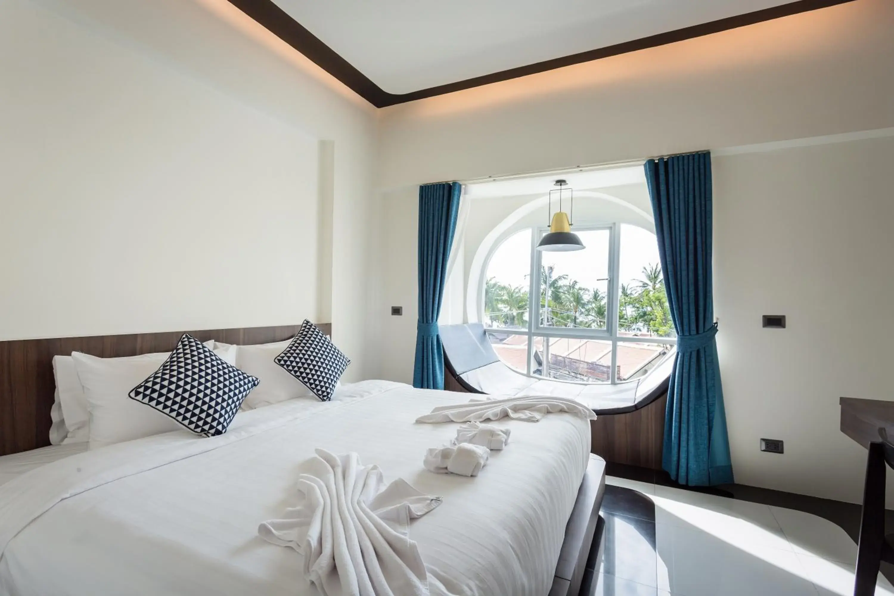 Deluxe King Room in BearPacker Patong Hostel Deluxe King Room in BearPacker Patong Hostel