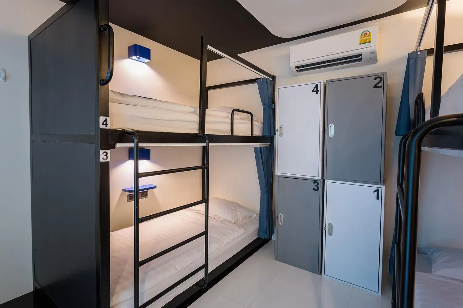 Bed in 4-Bed Mixed Dormitory Room with Shared Bathroom in BearPacker Patong Hostel Bed in 4-Bed Mixed Dormitory Room with Shared Bathroom in BearPacker Patong Hostel