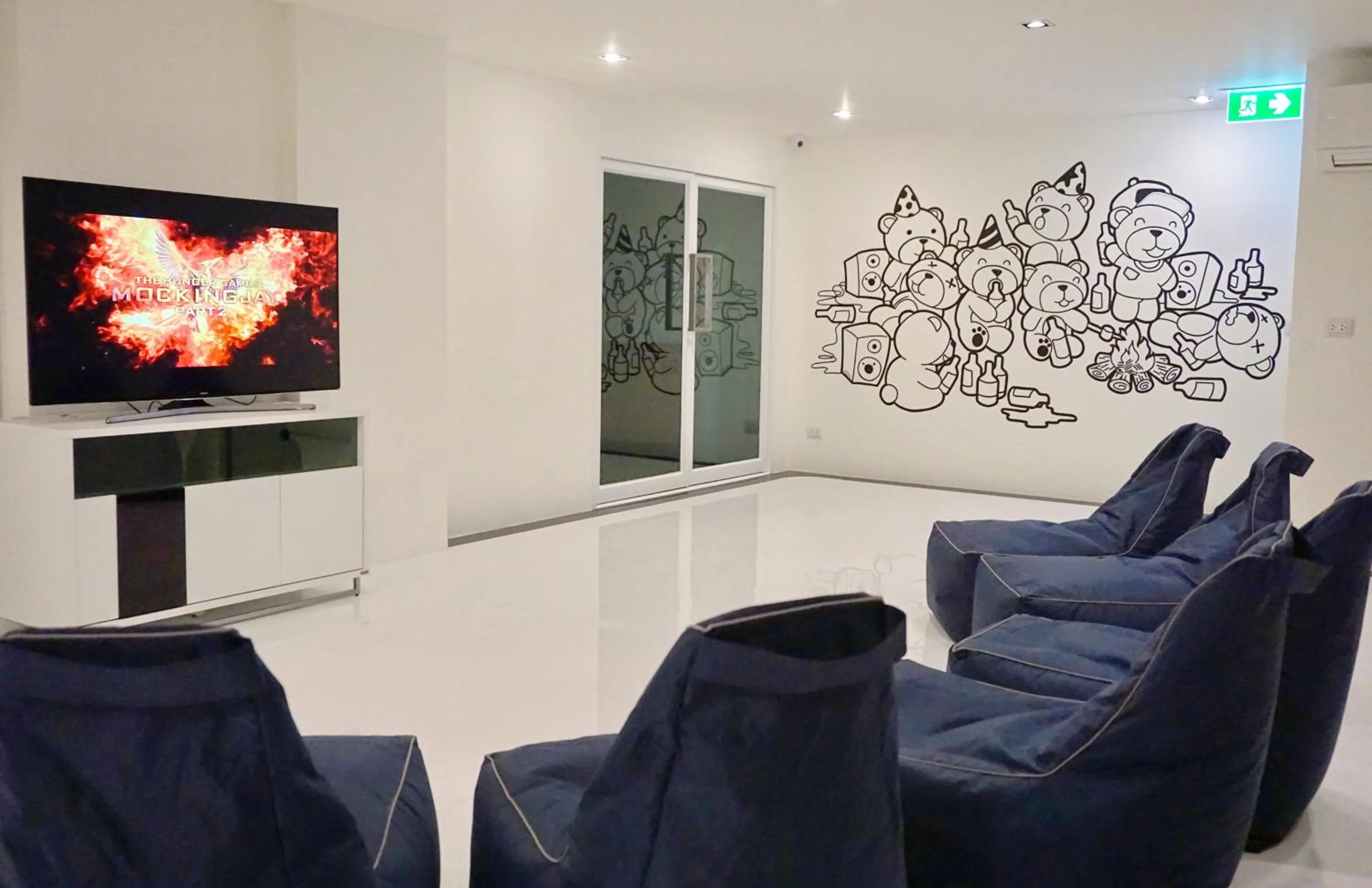 Communal lounge/ TV room in BearPacker Patong Hostel