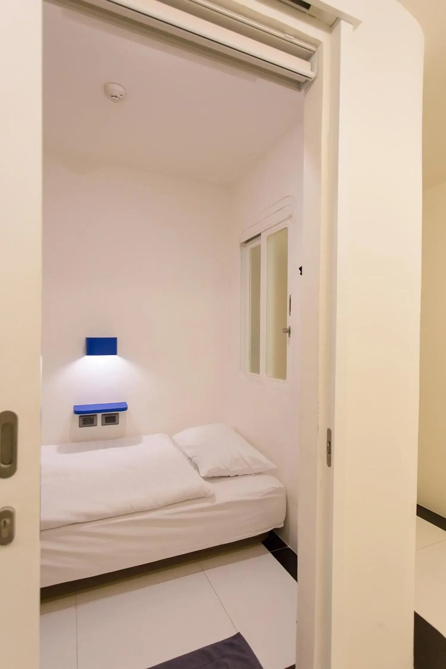 Budget Single Room with Shared Bathroom - single occupancy in BearPacker Patong Hostel Budget Single Room with Shared Bathroom - single occupancy in BearPacker Patong Hostel