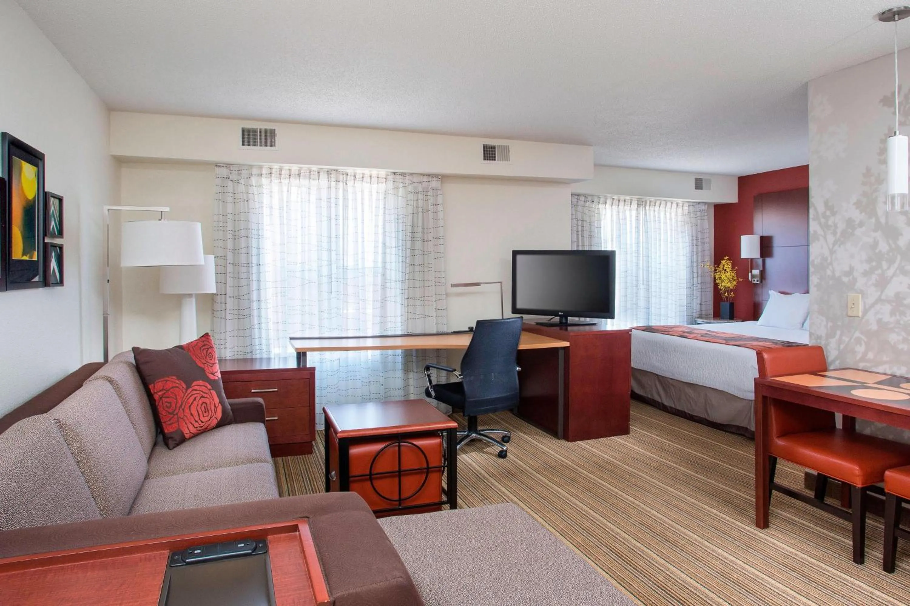 Photo of the whole room, Bed in Residence Inn Rockford