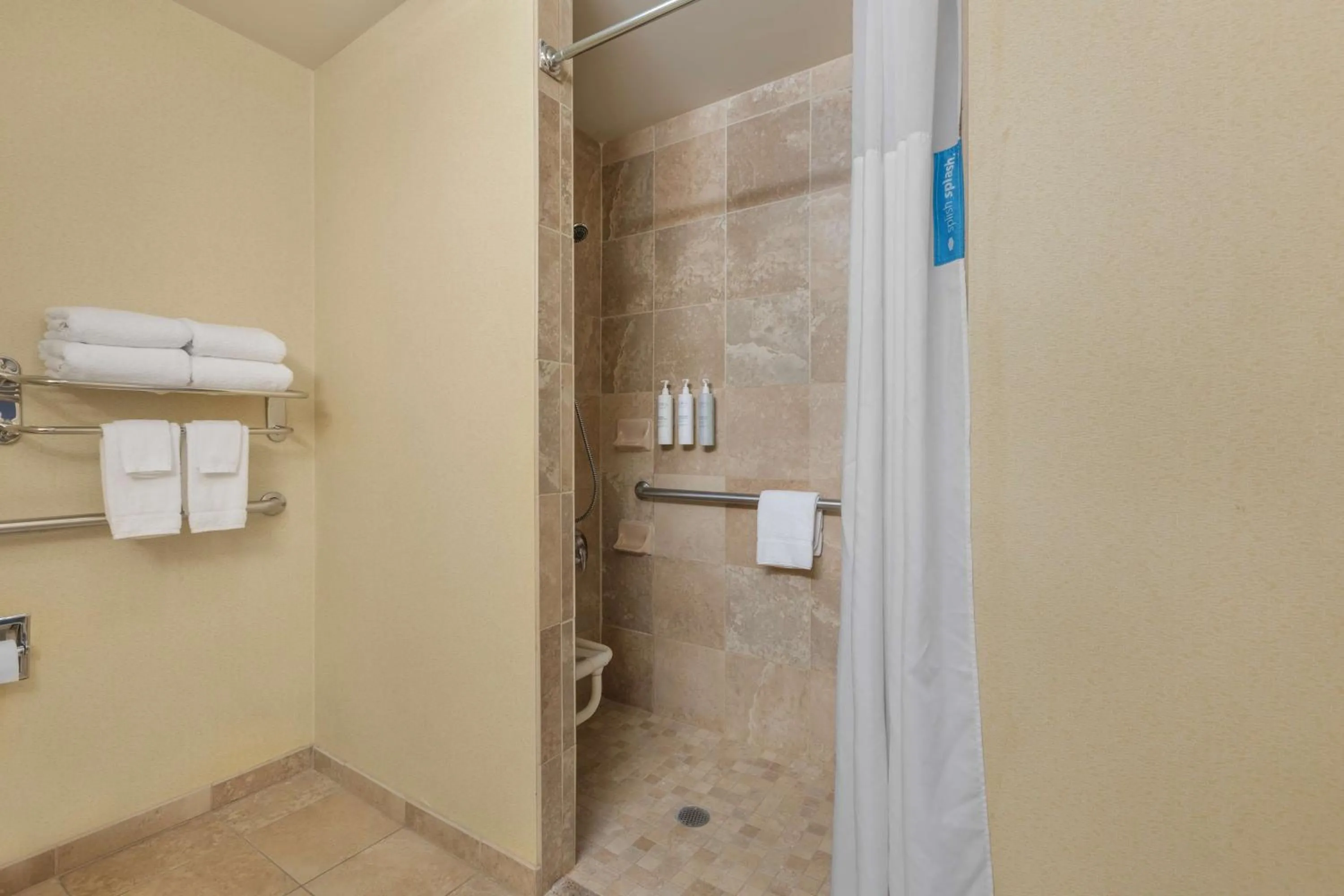 Bathroom in Hampton Inn Pendleton