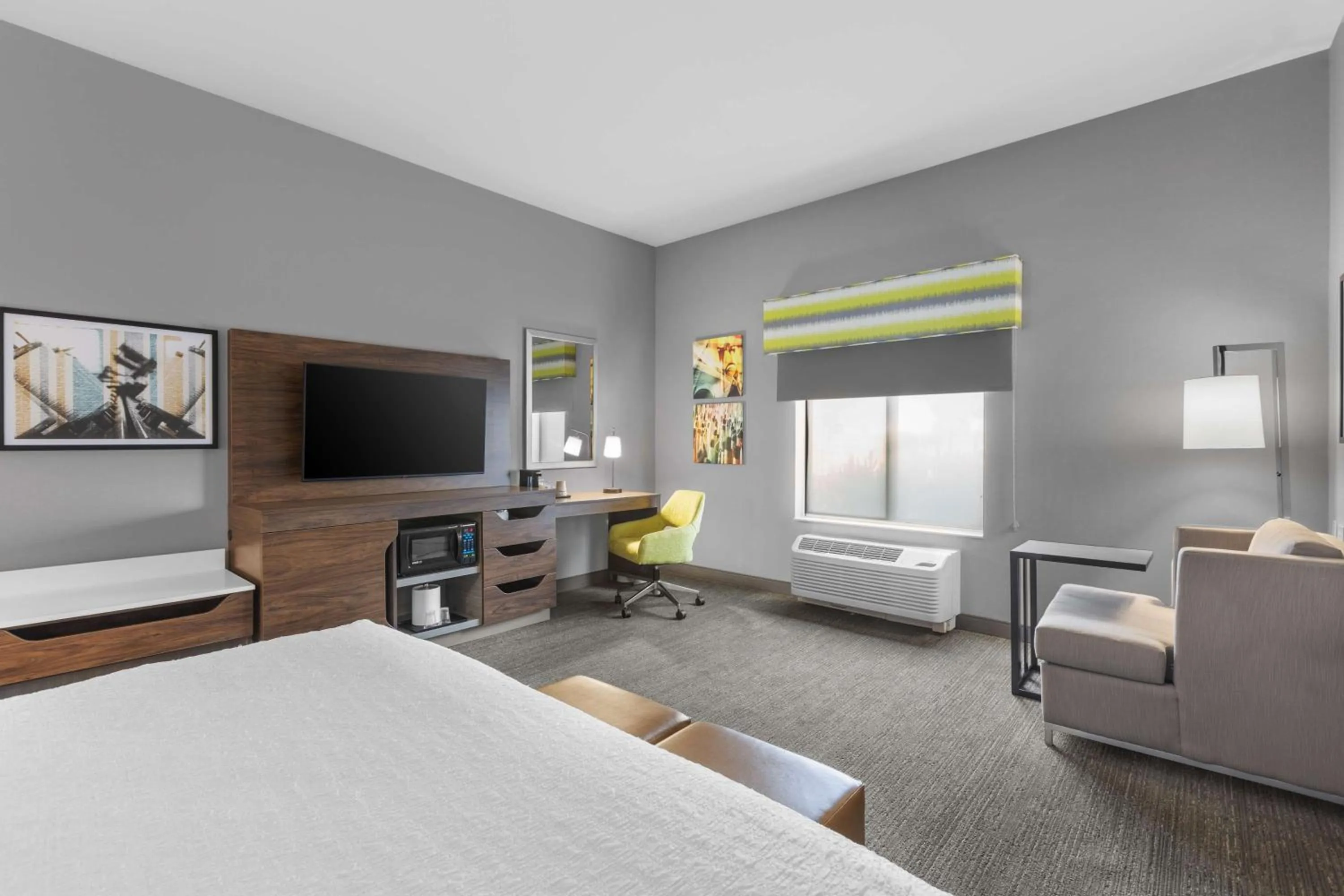 Bedroom, Bed in Hampton Inn Pendleton