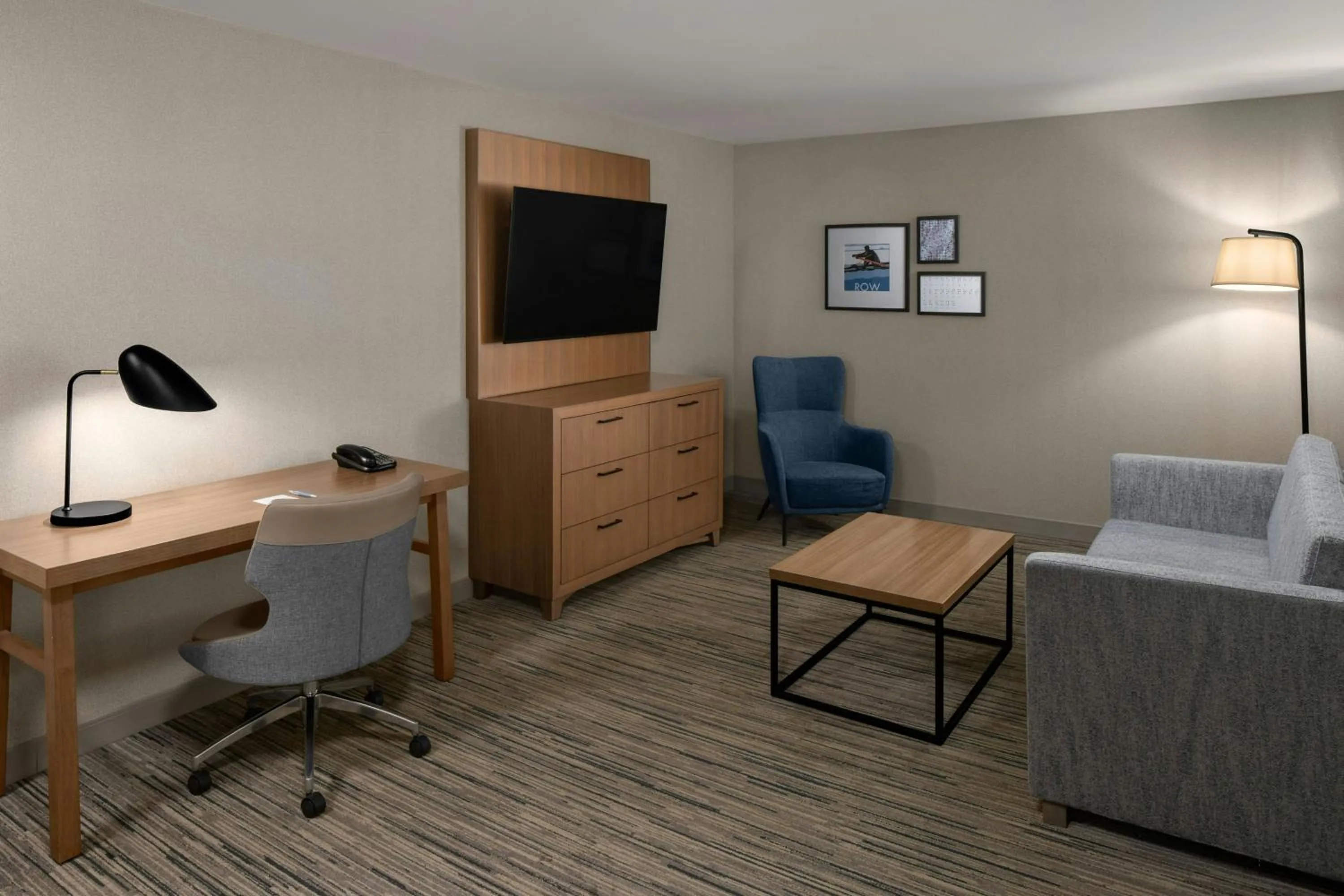 Living room in Four Points by Sheraton Downtown Seattle Center