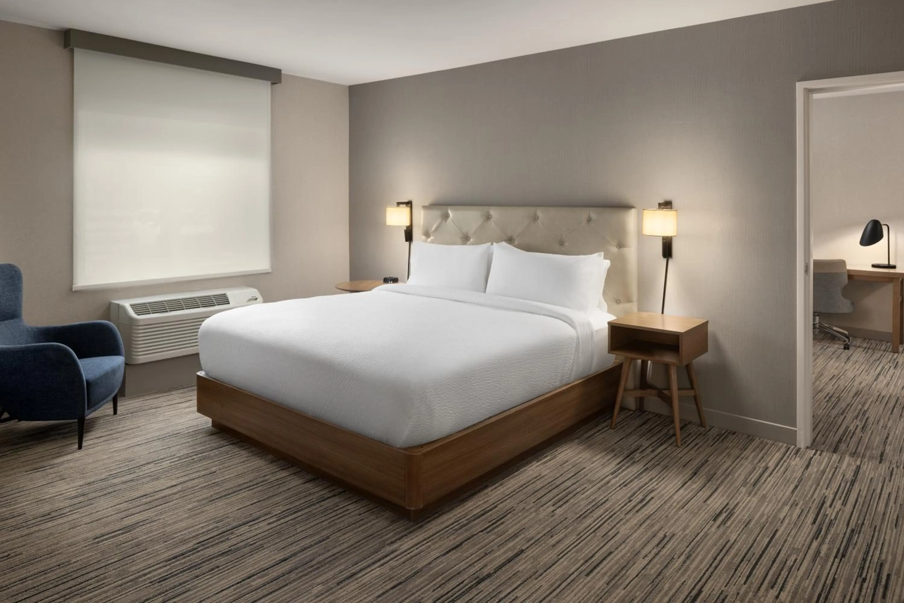 Bed in Four Points by Sheraton Downtown Seattle Center