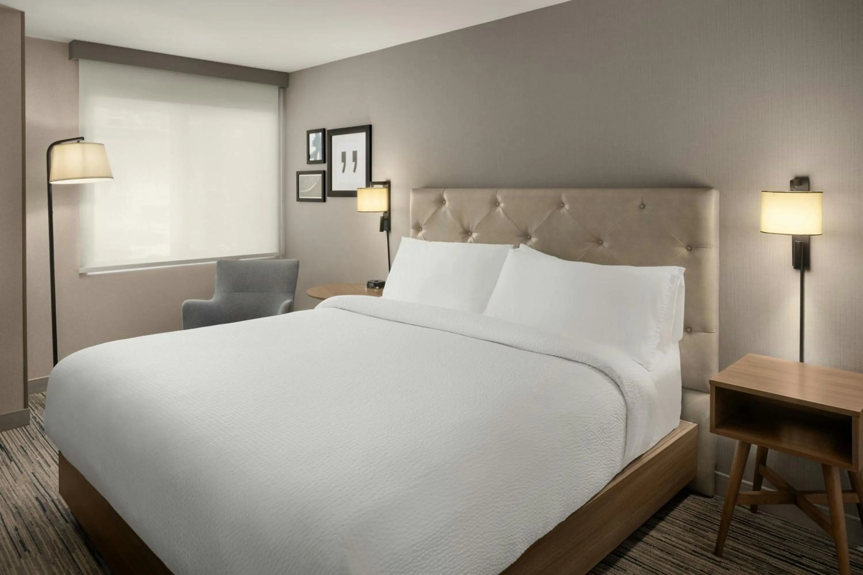 Bedroom, Bed in Four Points by Sheraton Downtown Seattle Center