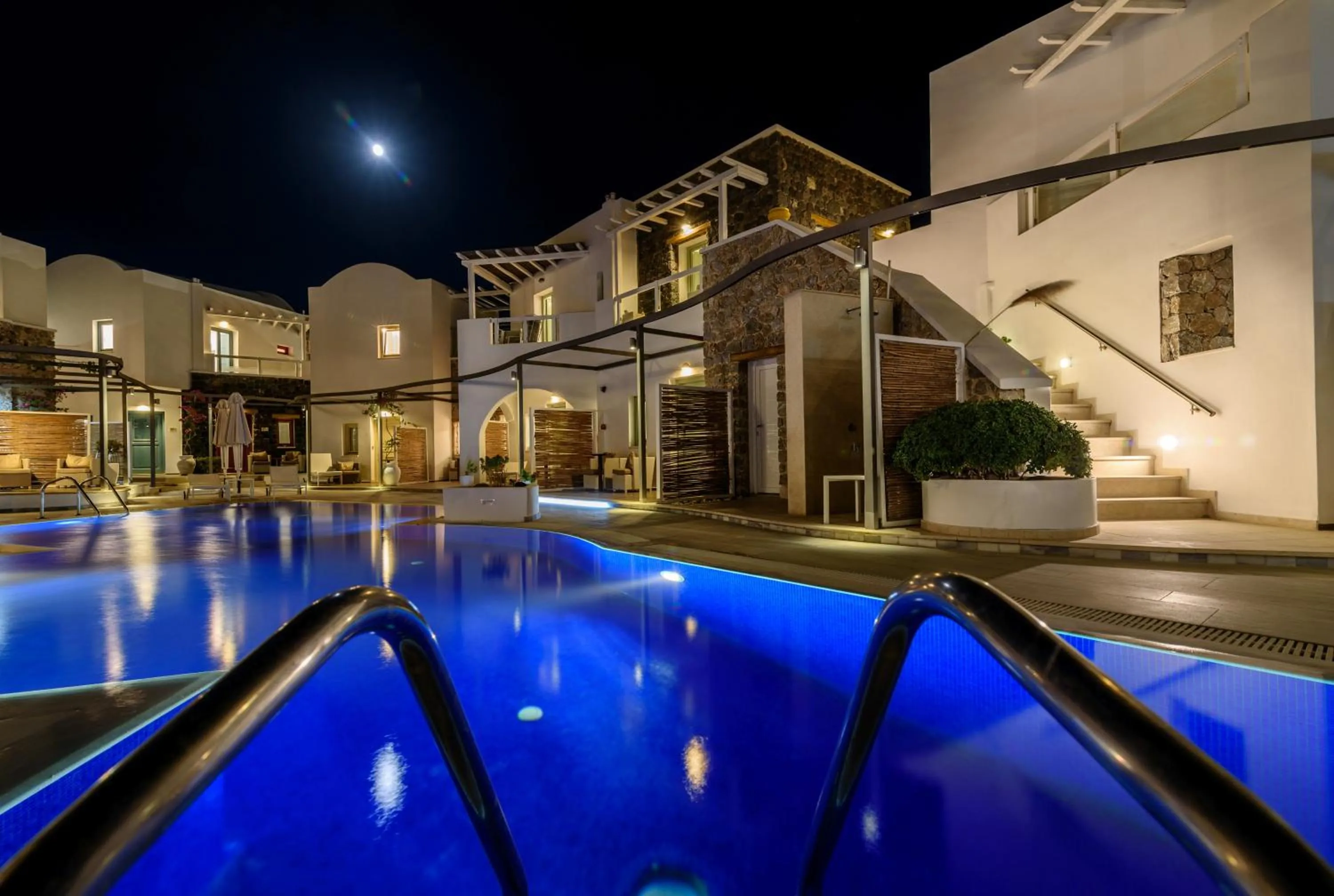 Swimming pool in La Mer Deluxe Hotel & Spa