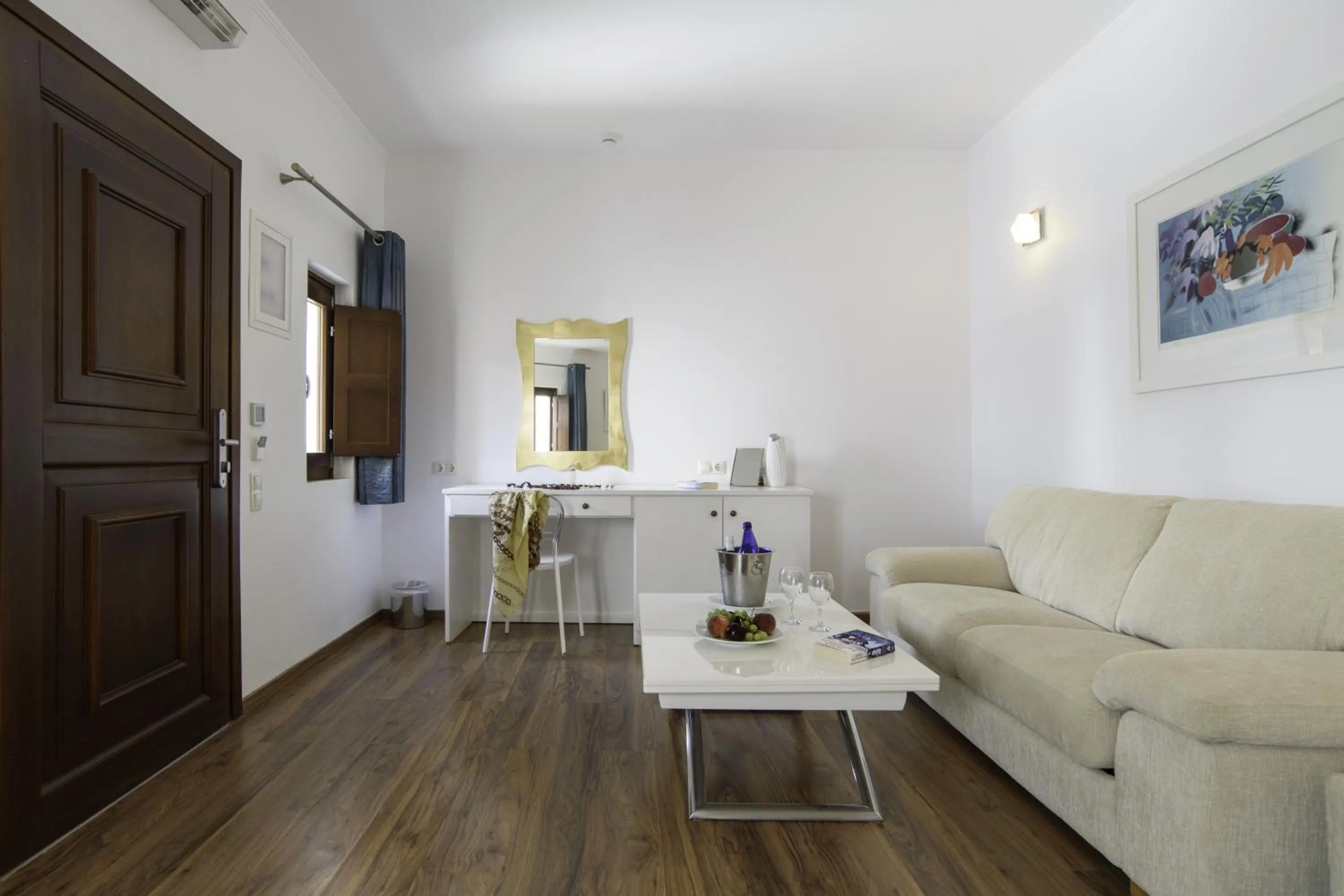 Living room in La Mer Deluxe Hotel & Spa