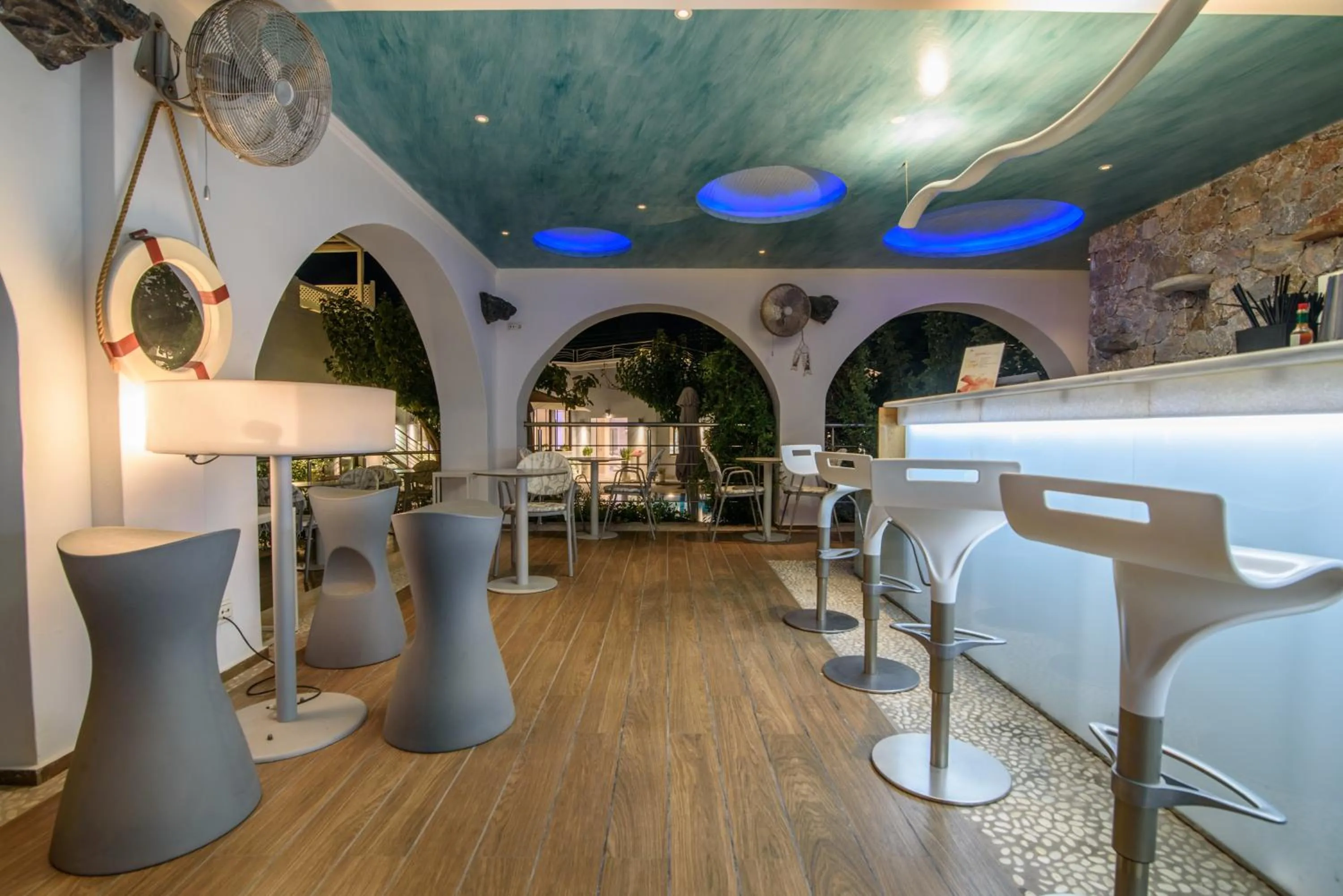 Lounge or bar in La Mer Deluxe Hotel & Spa