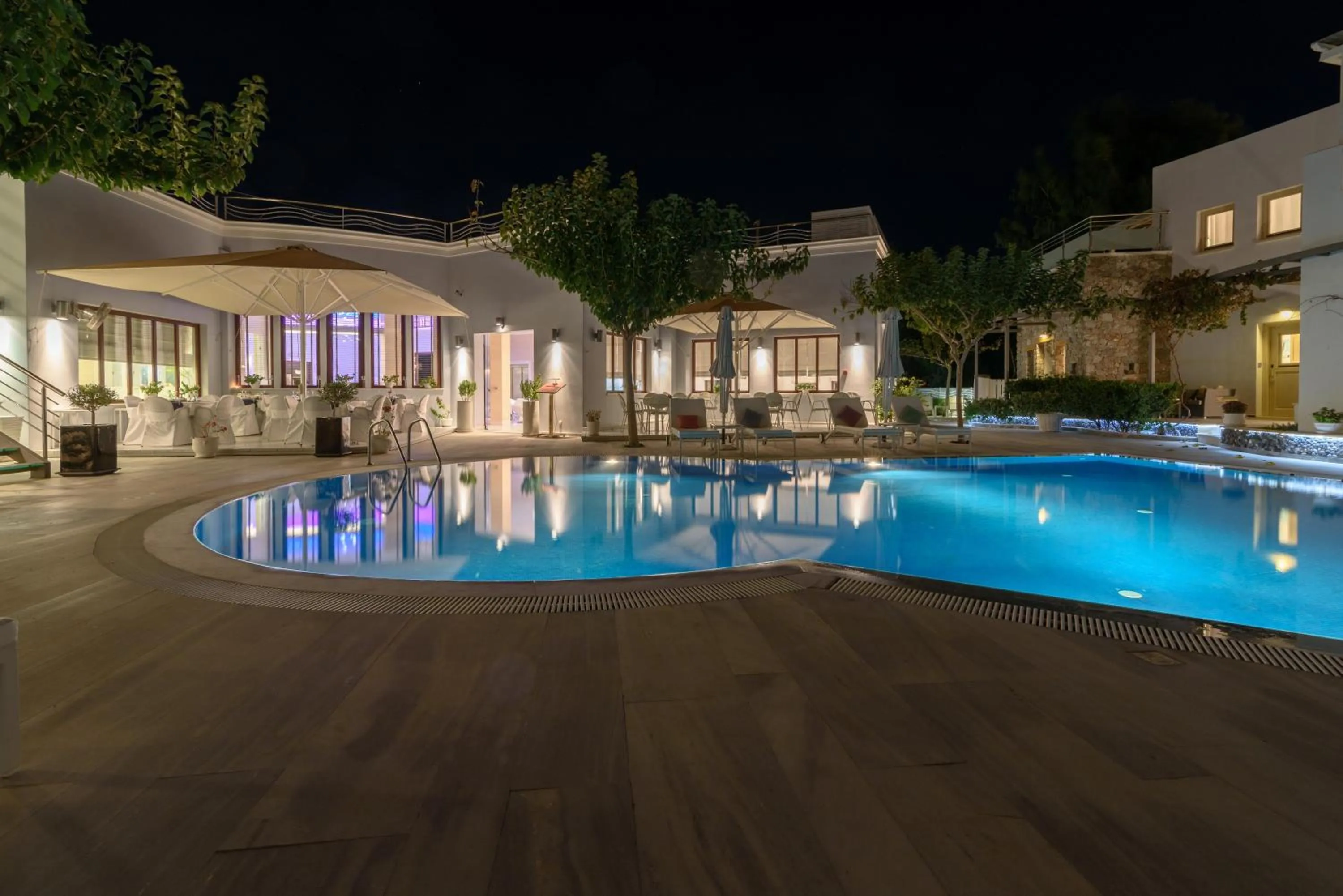 Swimming pool in La Mer Deluxe Hotel & Spa