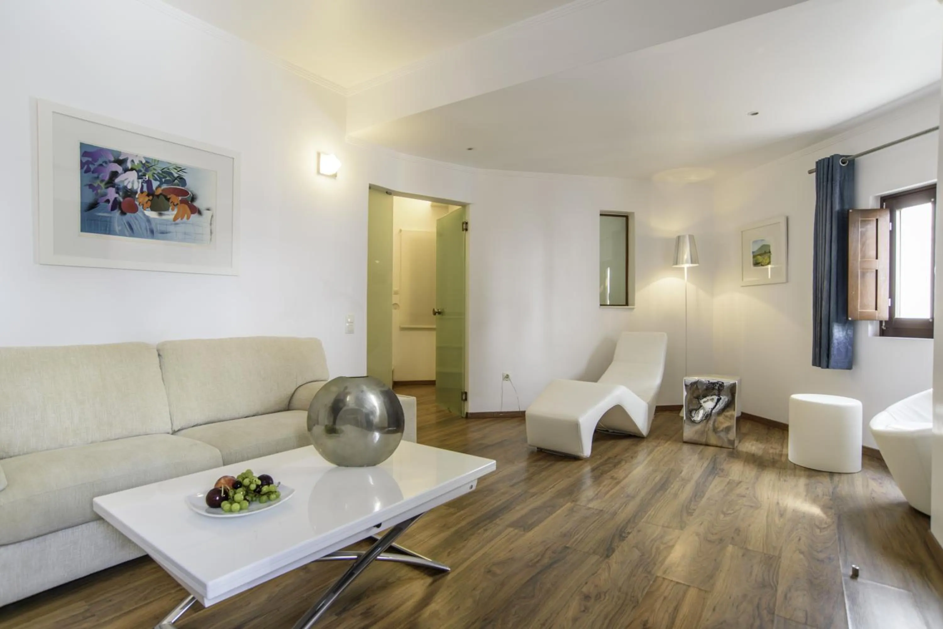 Living room in La Mer Deluxe Hotel & Spa