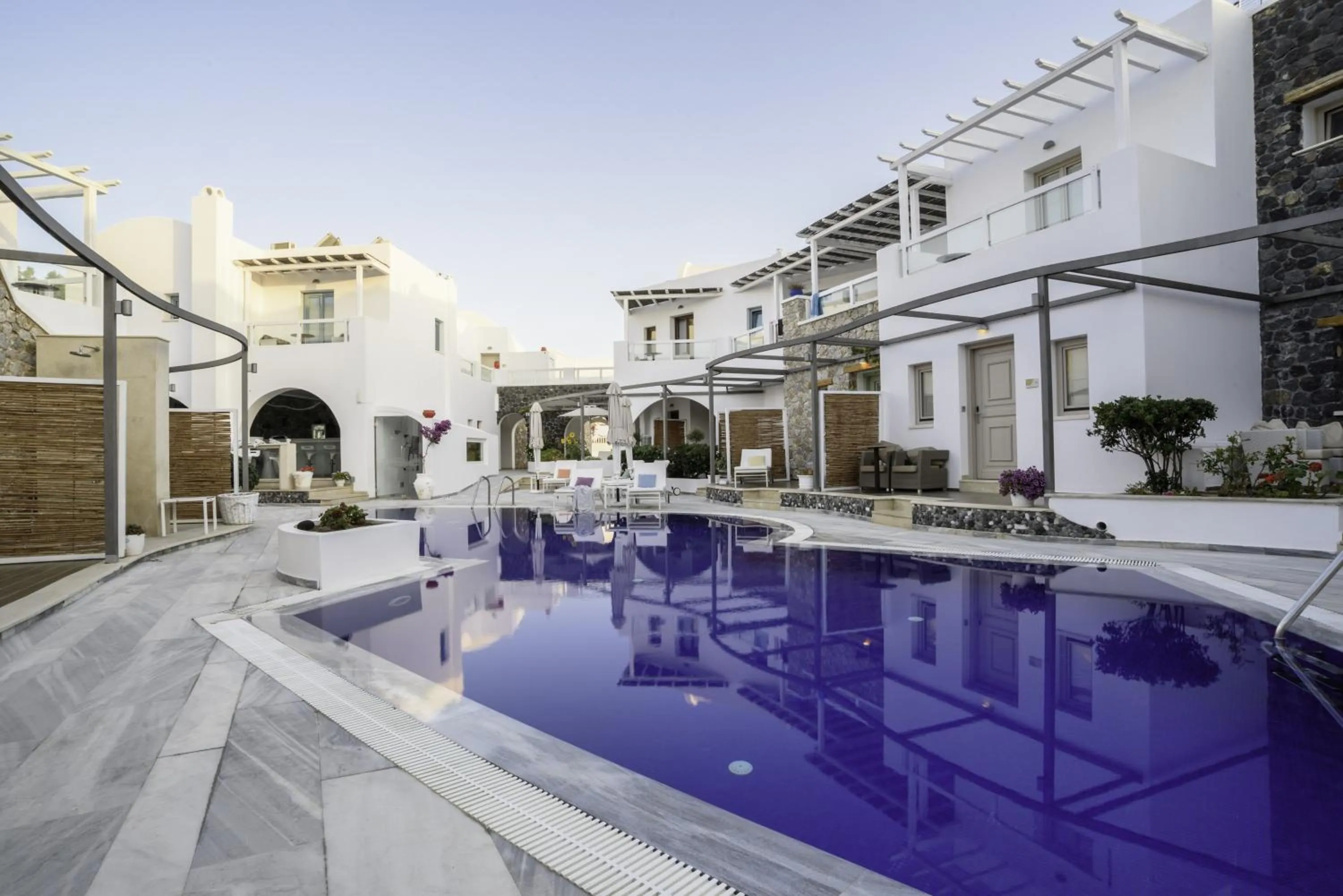 Swimming pool in La Mer Deluxe Hotel & Spa