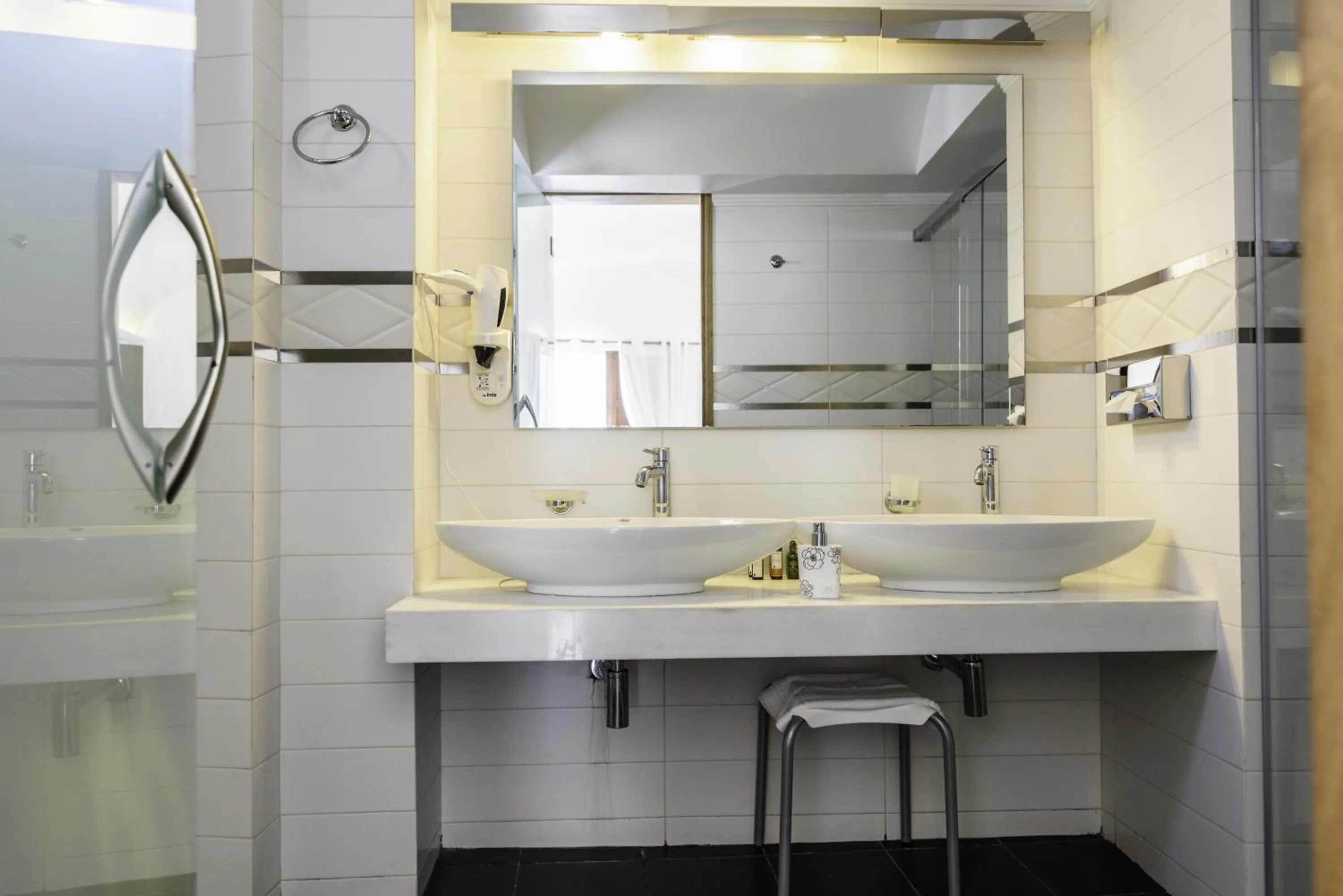 Bathroom in La Mer Deluxe Hotel & Spa