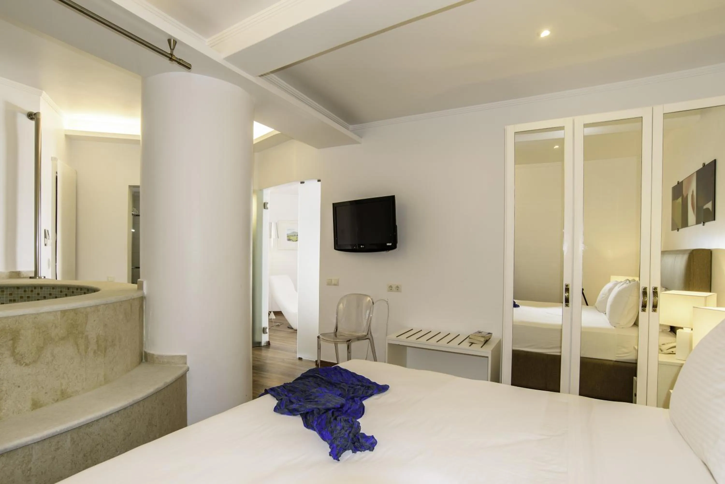 Decorative detail, Bed in La Mer Deluxe Hotel & Spa