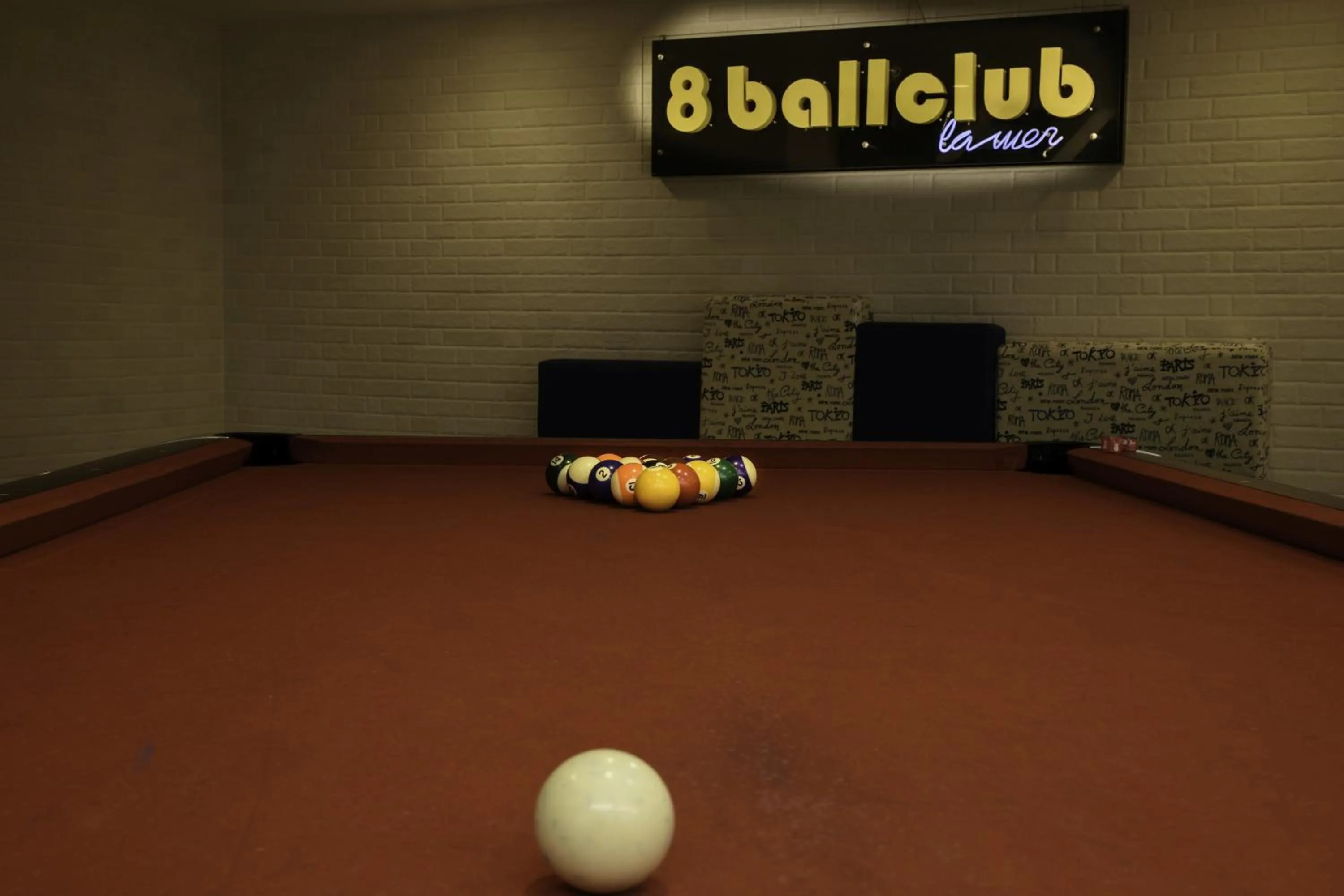 Billiard in La Mer Deluxe Hotel & Spa