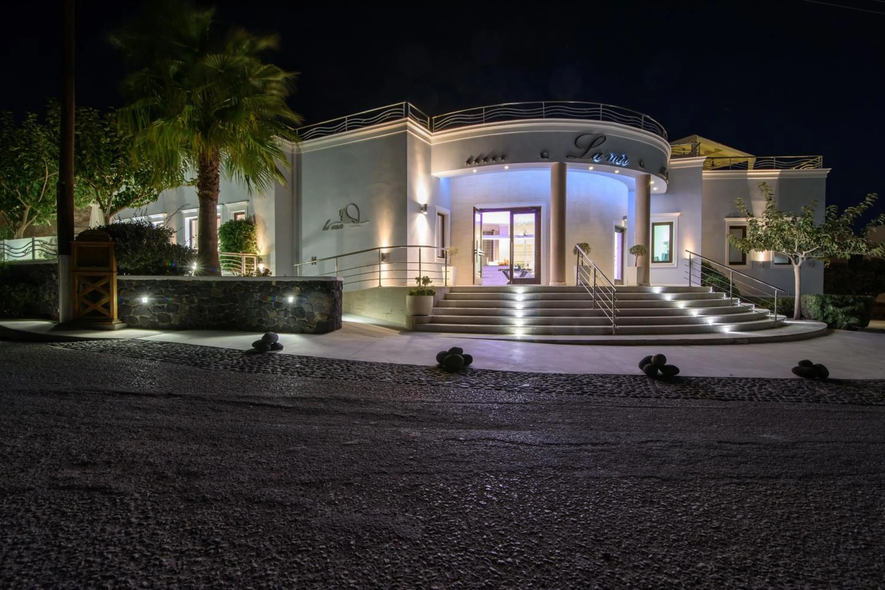 Swimming pool in La Mer Deluxe Hotel & Spa