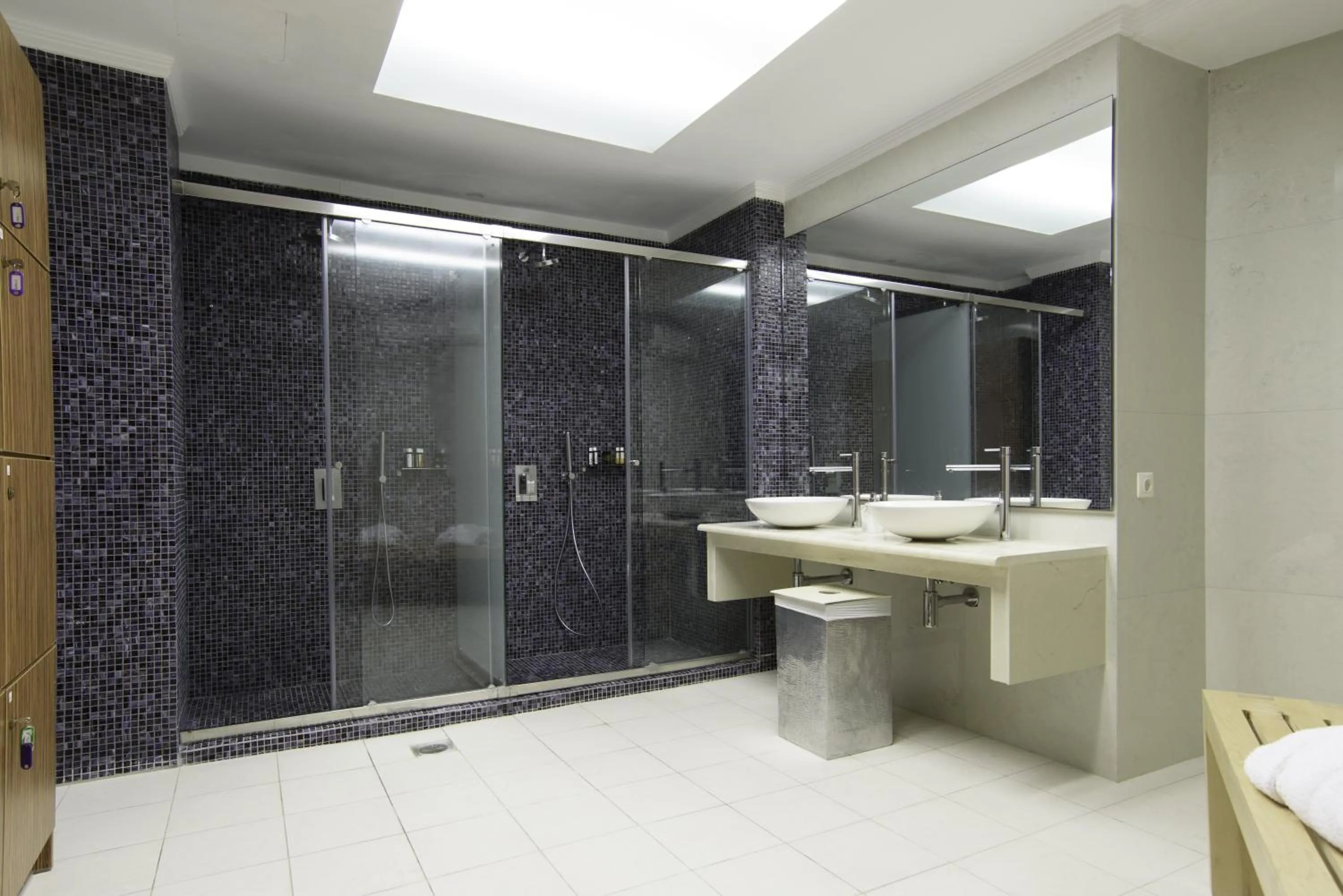 Public Bath in La Mer Deluxe Hotel & Spa