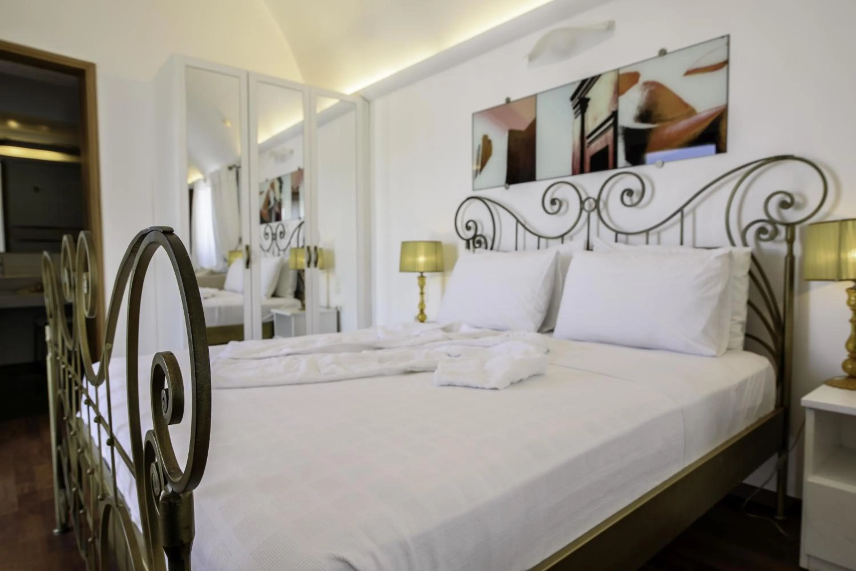 Decorative detail, Bed in La Mer Deluxe Hotel & Spa