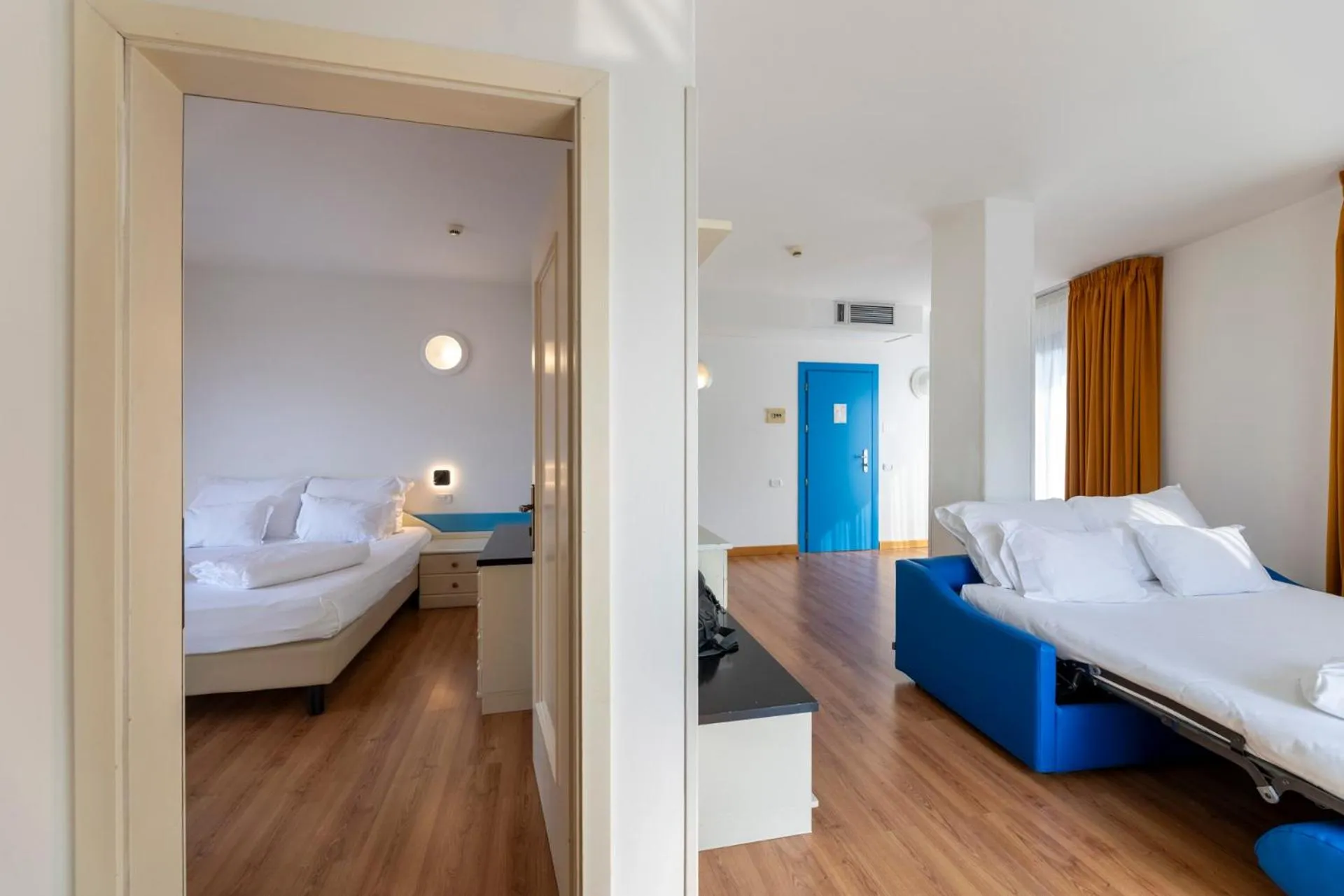 Bed in Hi Hotels Riva del Garda