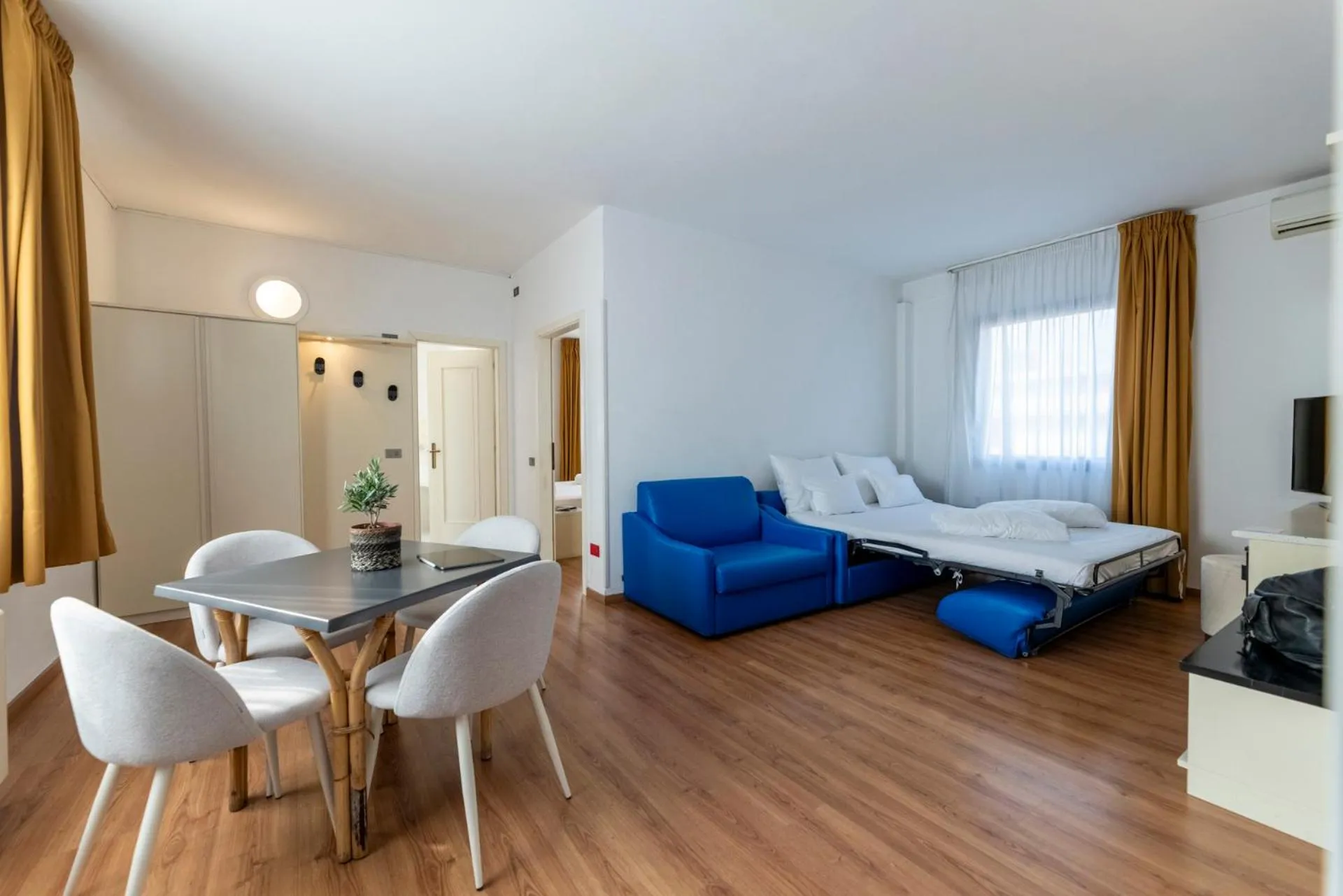 Seating area, Bed in Hi Hotels Riva del Garda