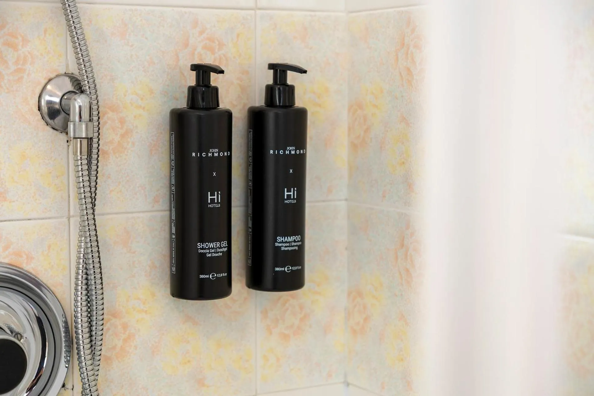 Shower in Hi Hotels Riva del Garda