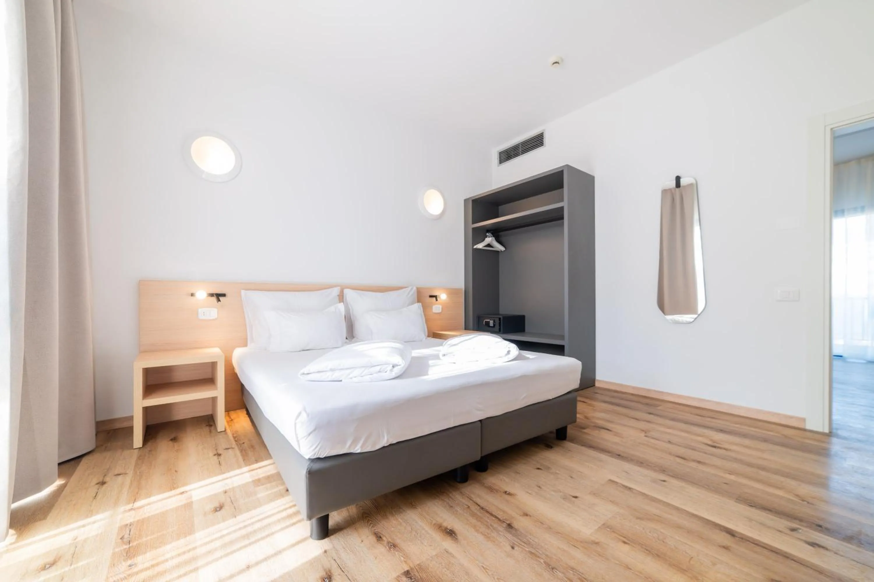 Bedroom, Bed in Hi Hotels Riva del Garda