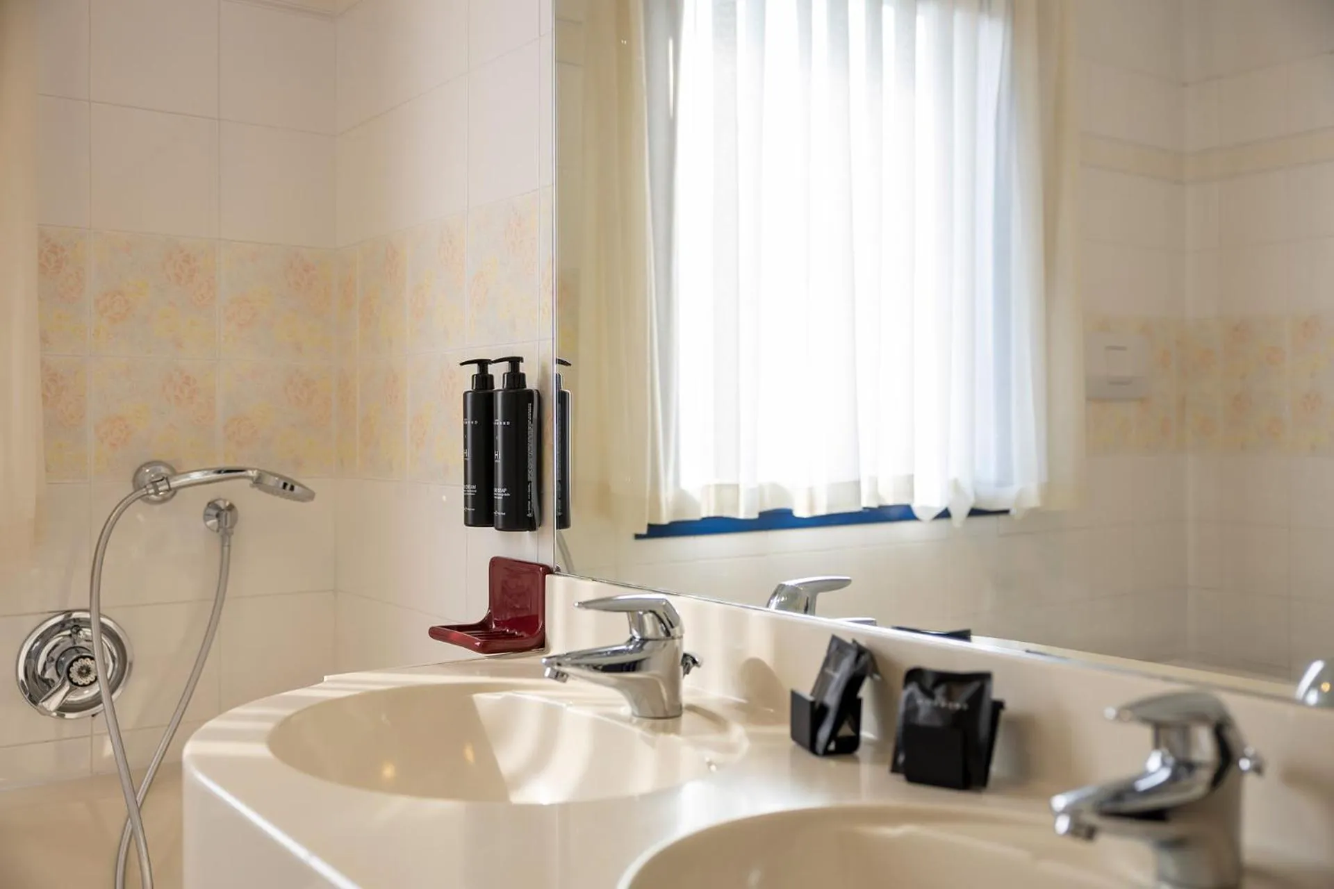 Bathroom in Hi Hotels Riva del Garda