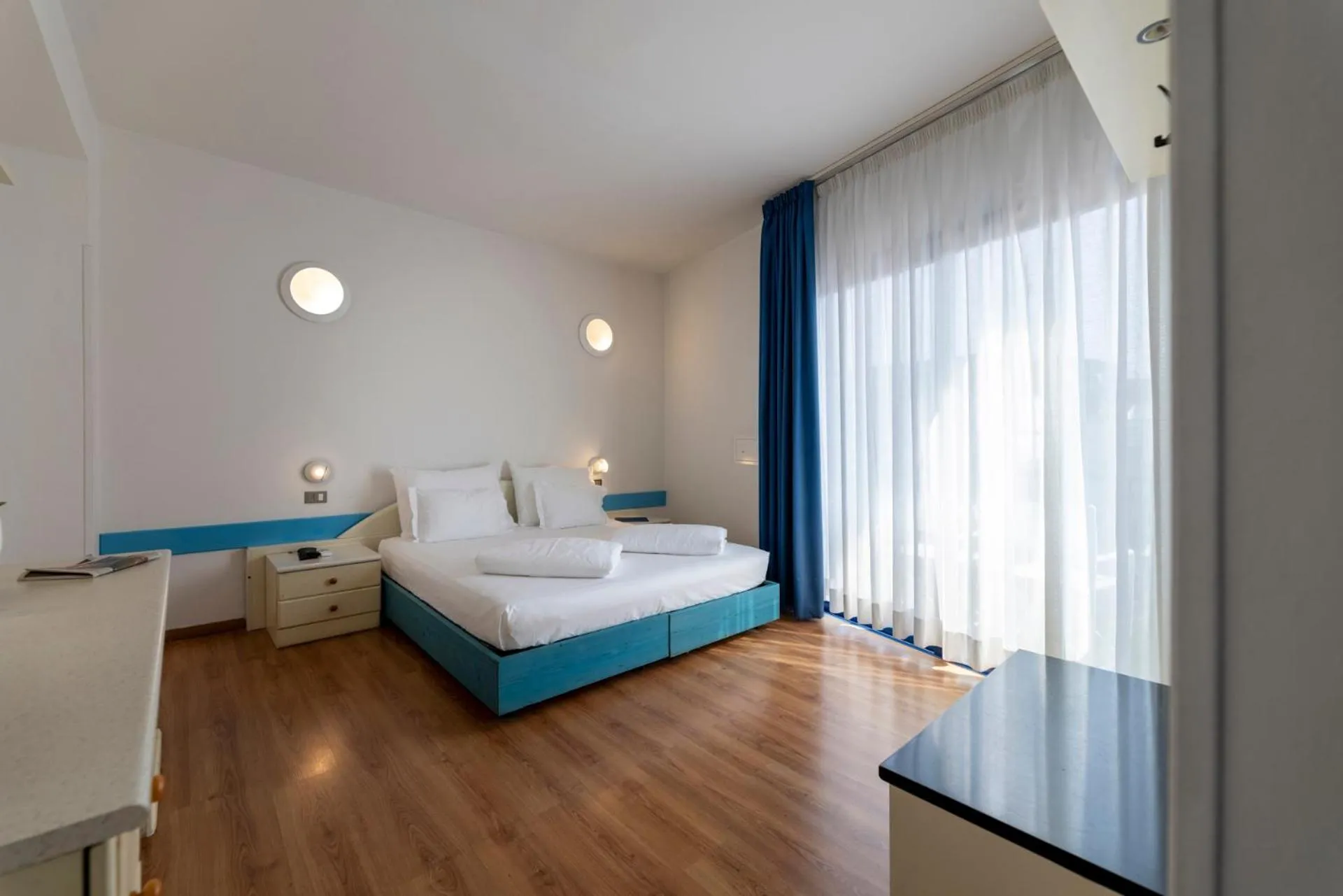 Bedroom, Bed in Hi Hotels Riva del Garda