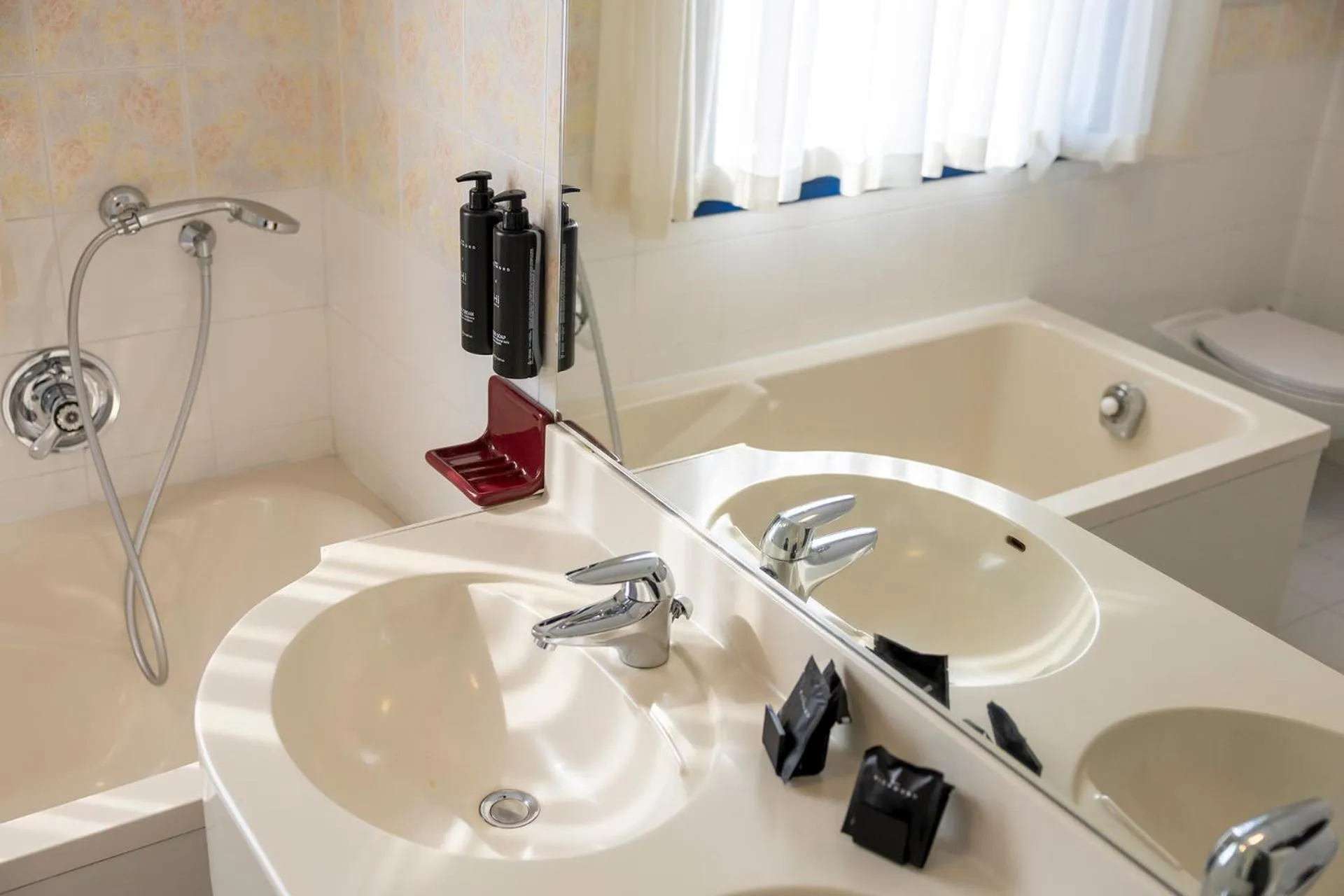 Bath in Hi Hotels Riva del Garda