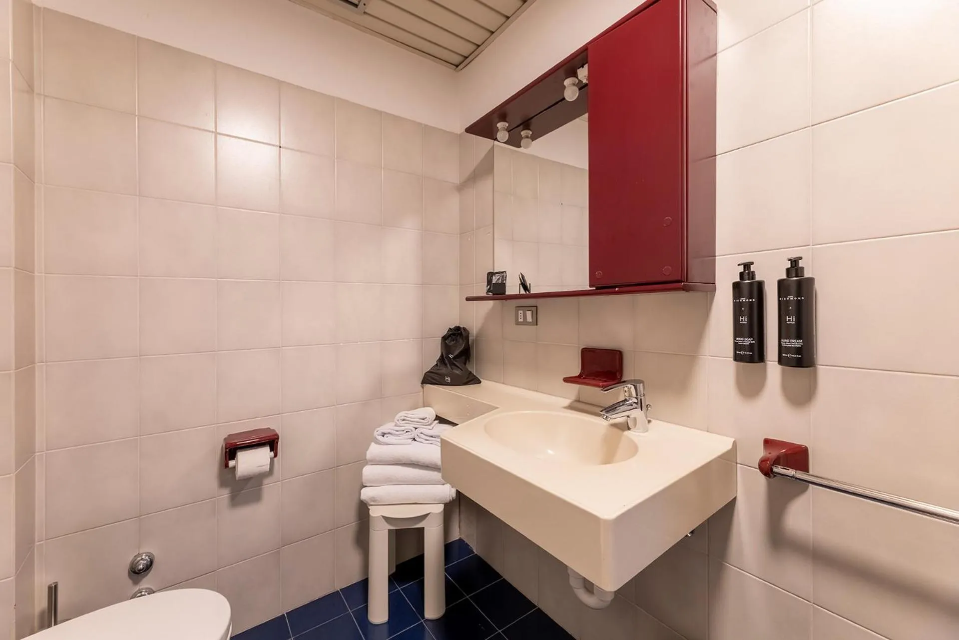 Bathroom in Hi Hotels Riva del Garda