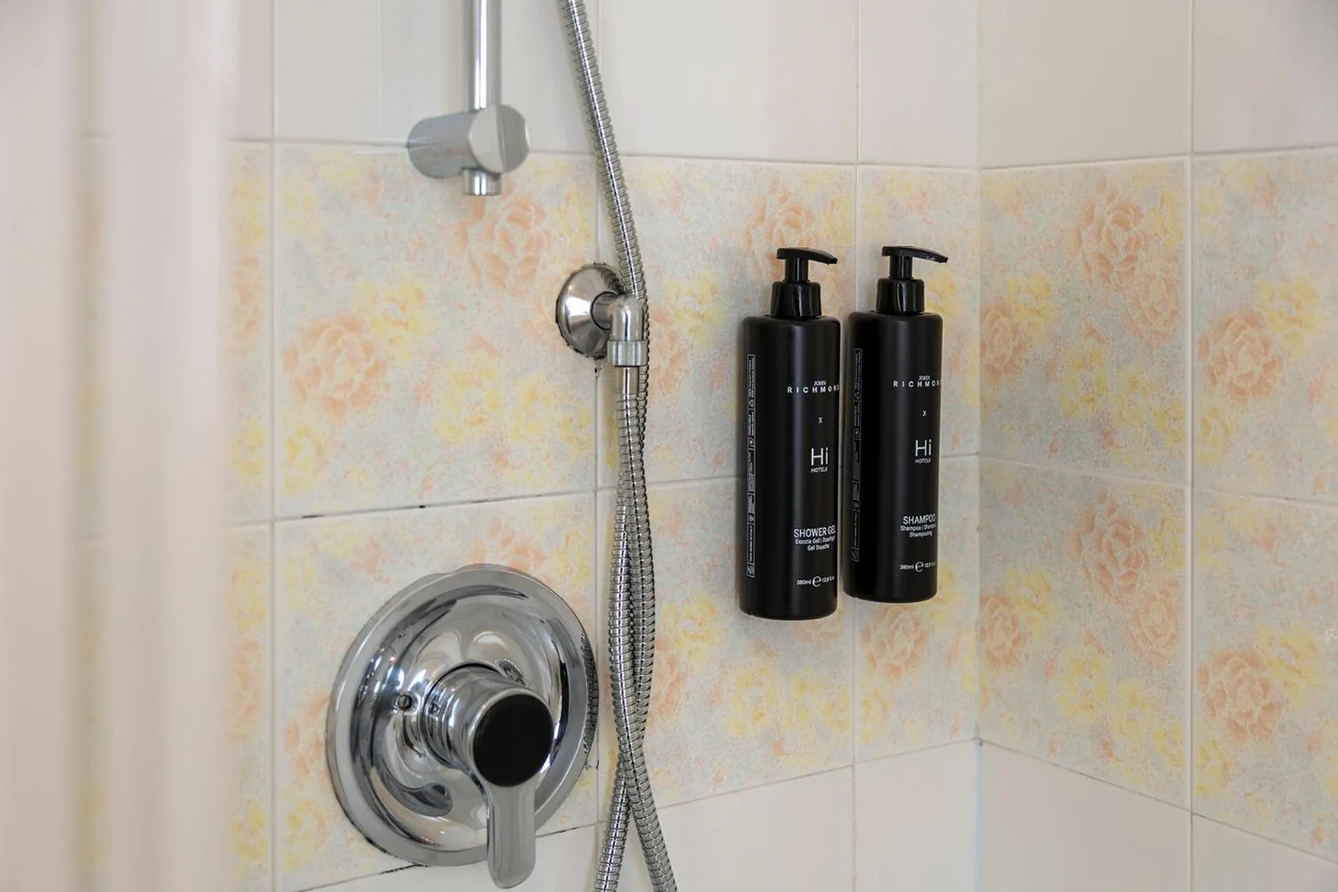 Shower in Hi Hotels Riva del Garda