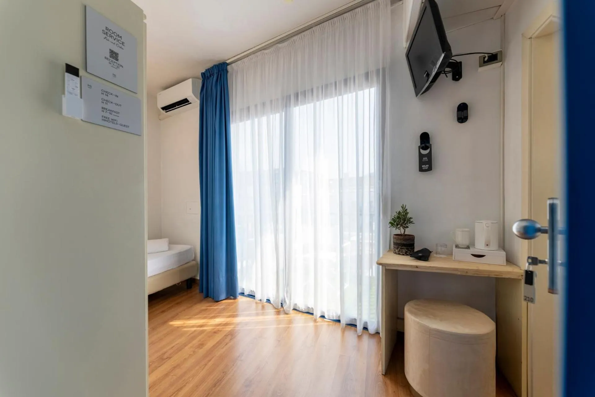 Bed in Hi Hotels Riva del Garda