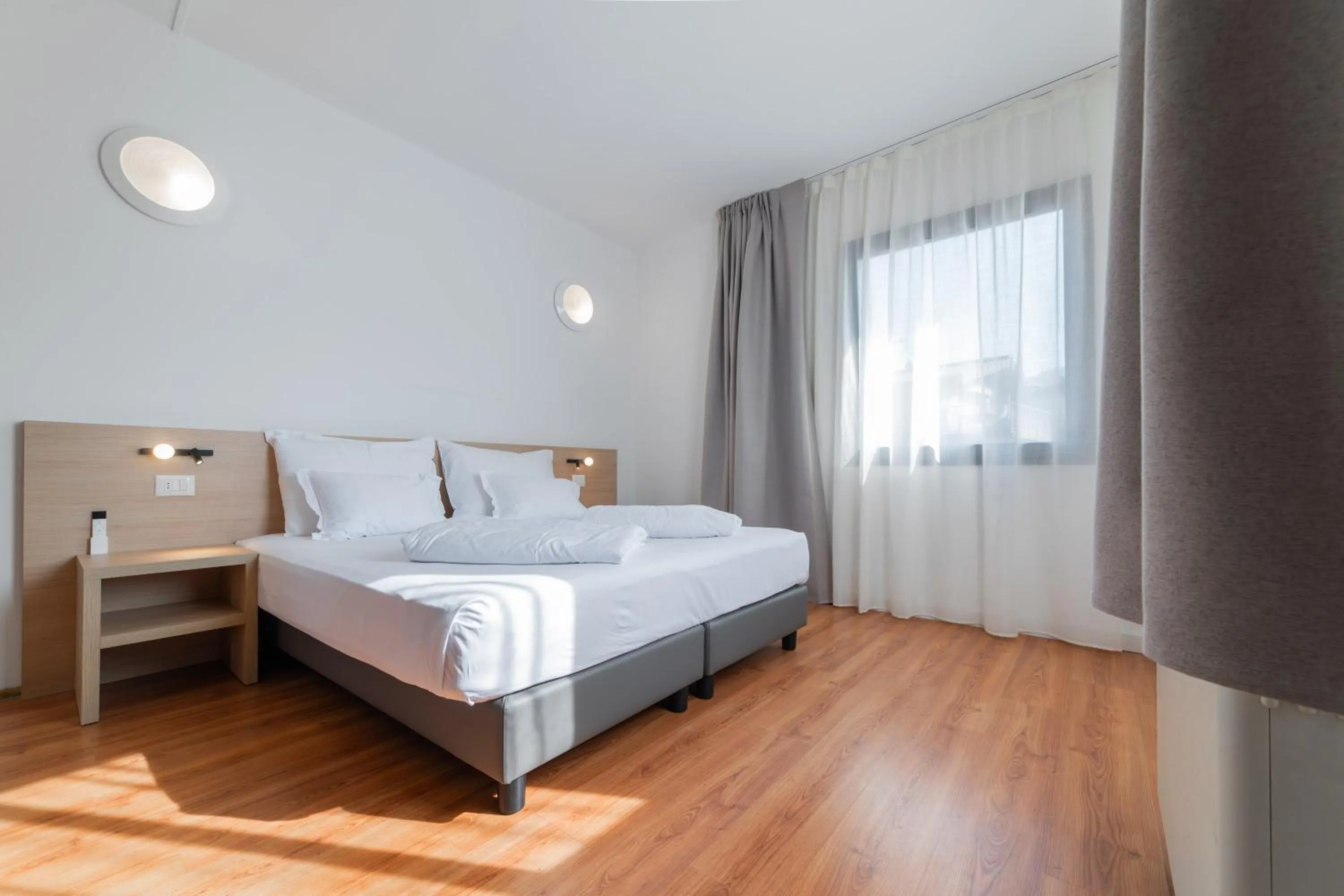 Bedroom, Bed in Hi Hotels Riva del Garda