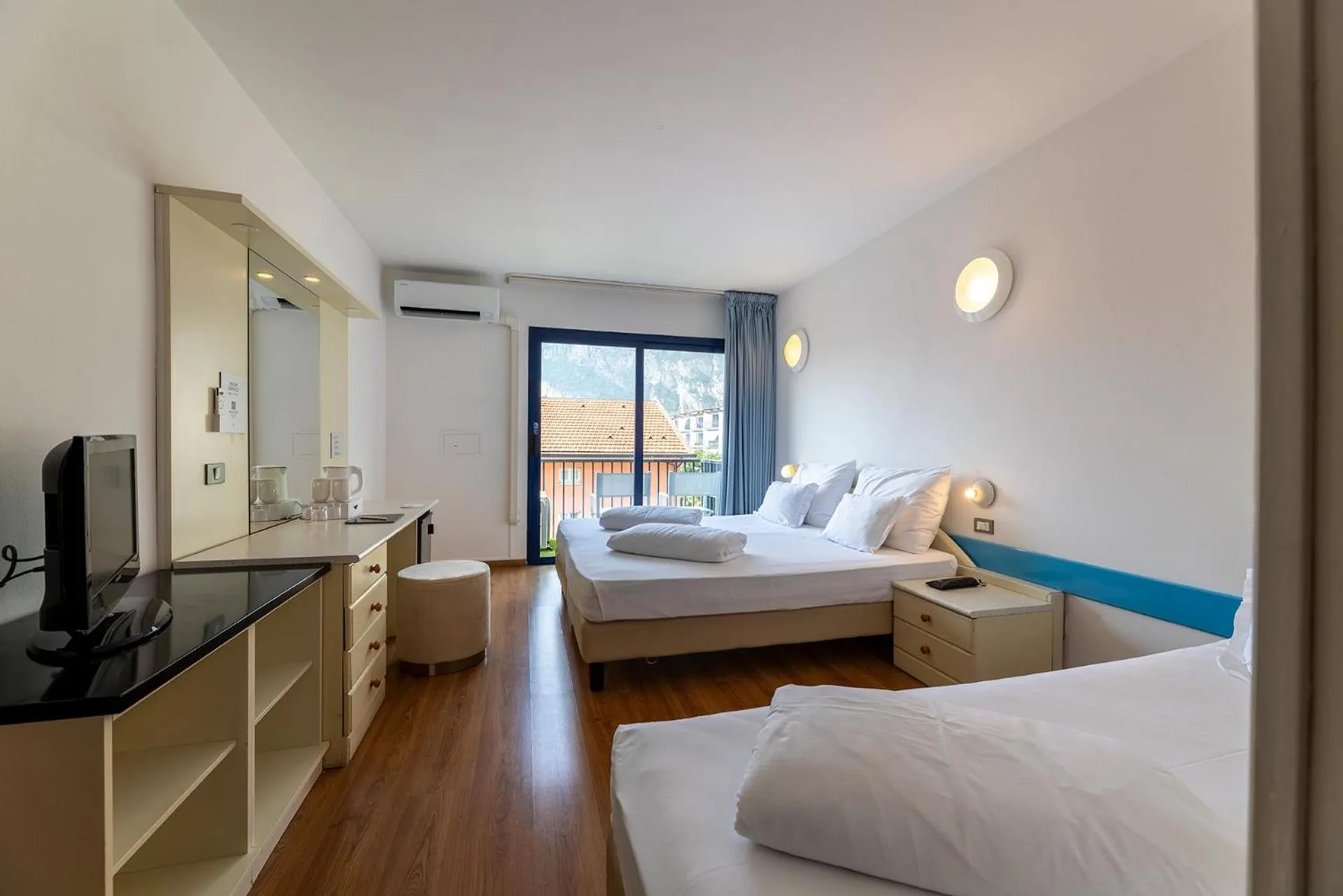 Bedroom, Bed in Hi Hotels Riva del Garda