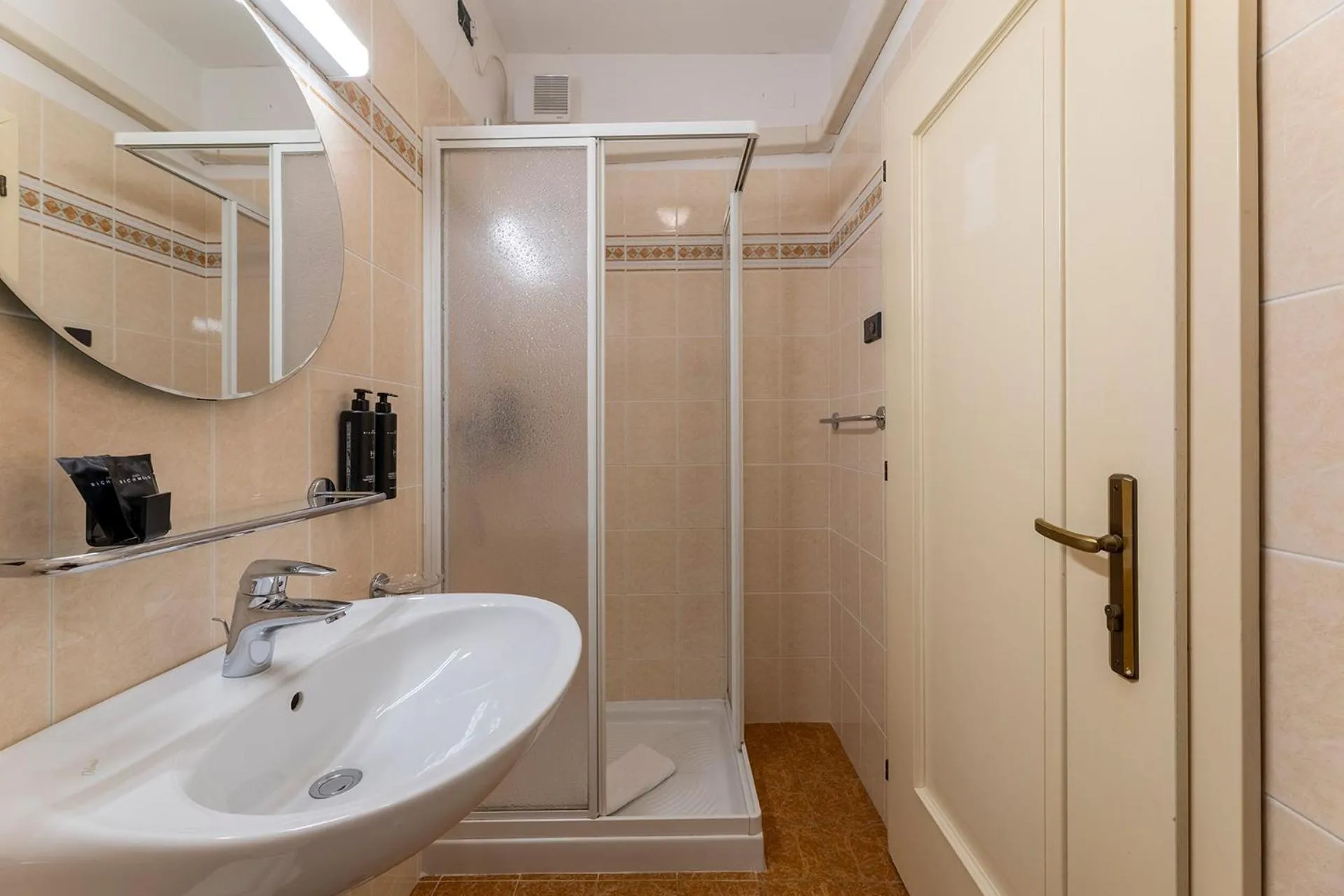 Bathroom in Hi Hotels Riva del Garda