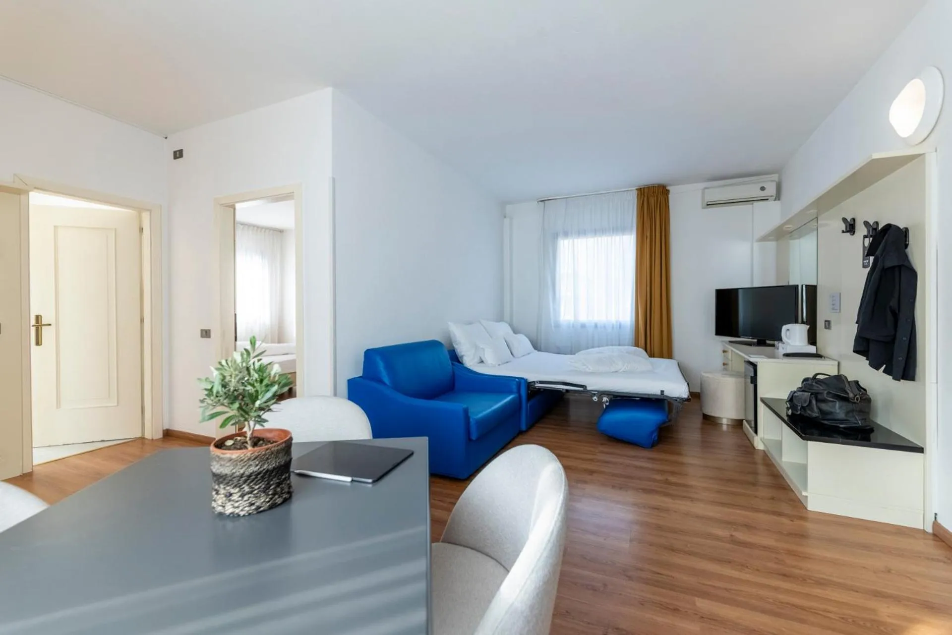 TV and multimedia, Bed in Hi Hotels Riva del Garda