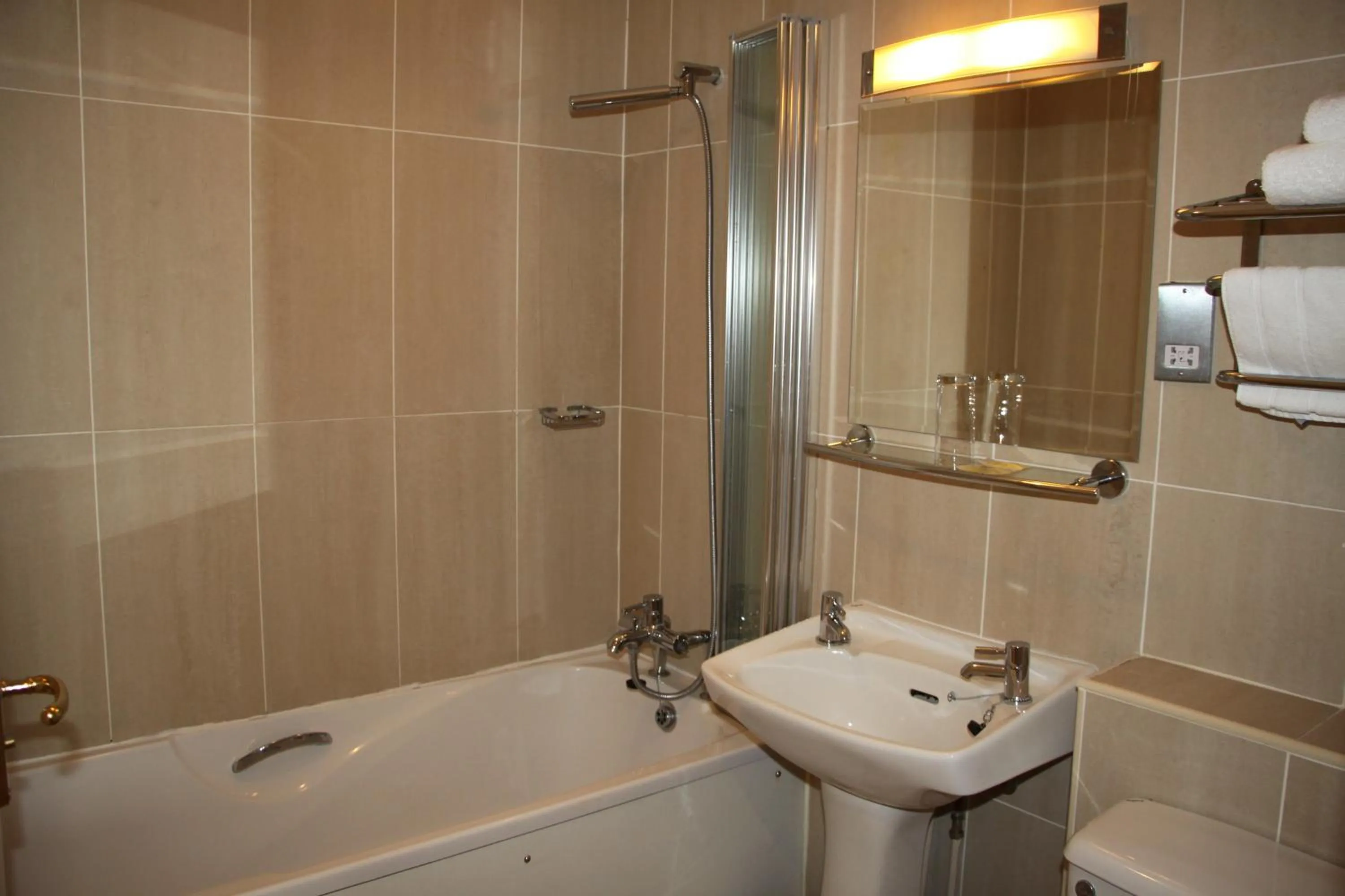 Bathroom in Gwesty Nanhoron Arms Hotel