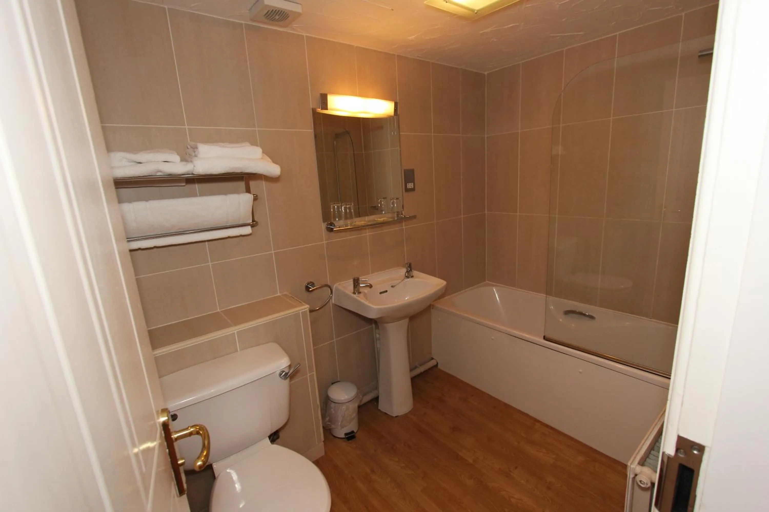 Bathroom in Gwesty Nanhoron Arms Hotel