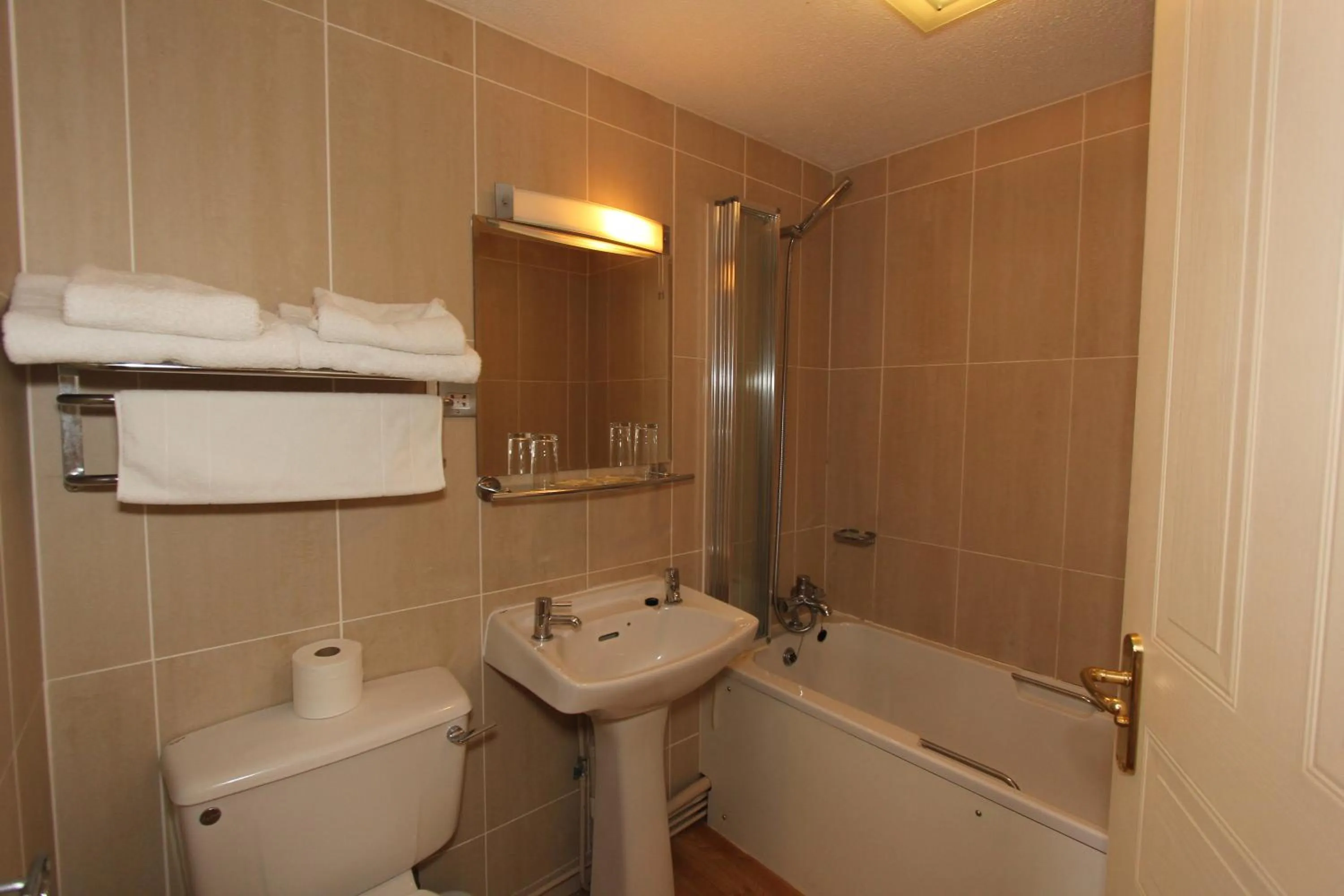 Bathroom in Gwesty Nanhoron Arms Hotel