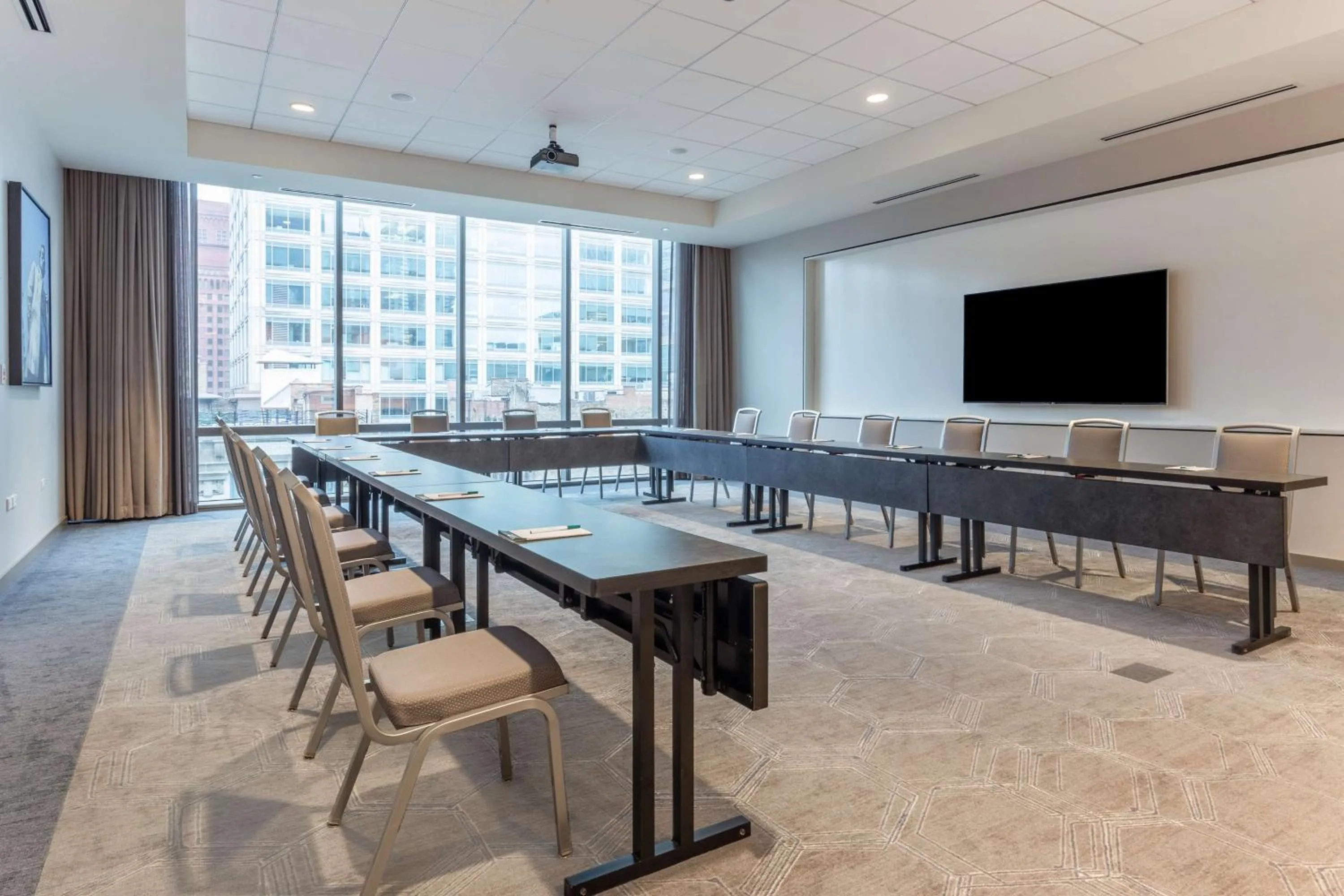 Meeting/conference room in Hampton Inn Chicago West Loop Fulton Market Area