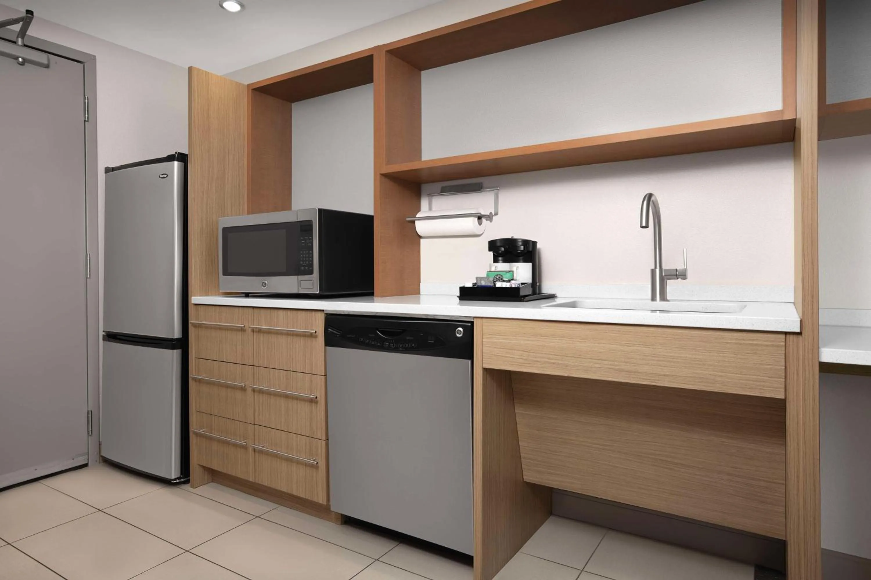 Kitchen or kitchenette in Home2 Suites by Hilton Eugene Downtown University Area