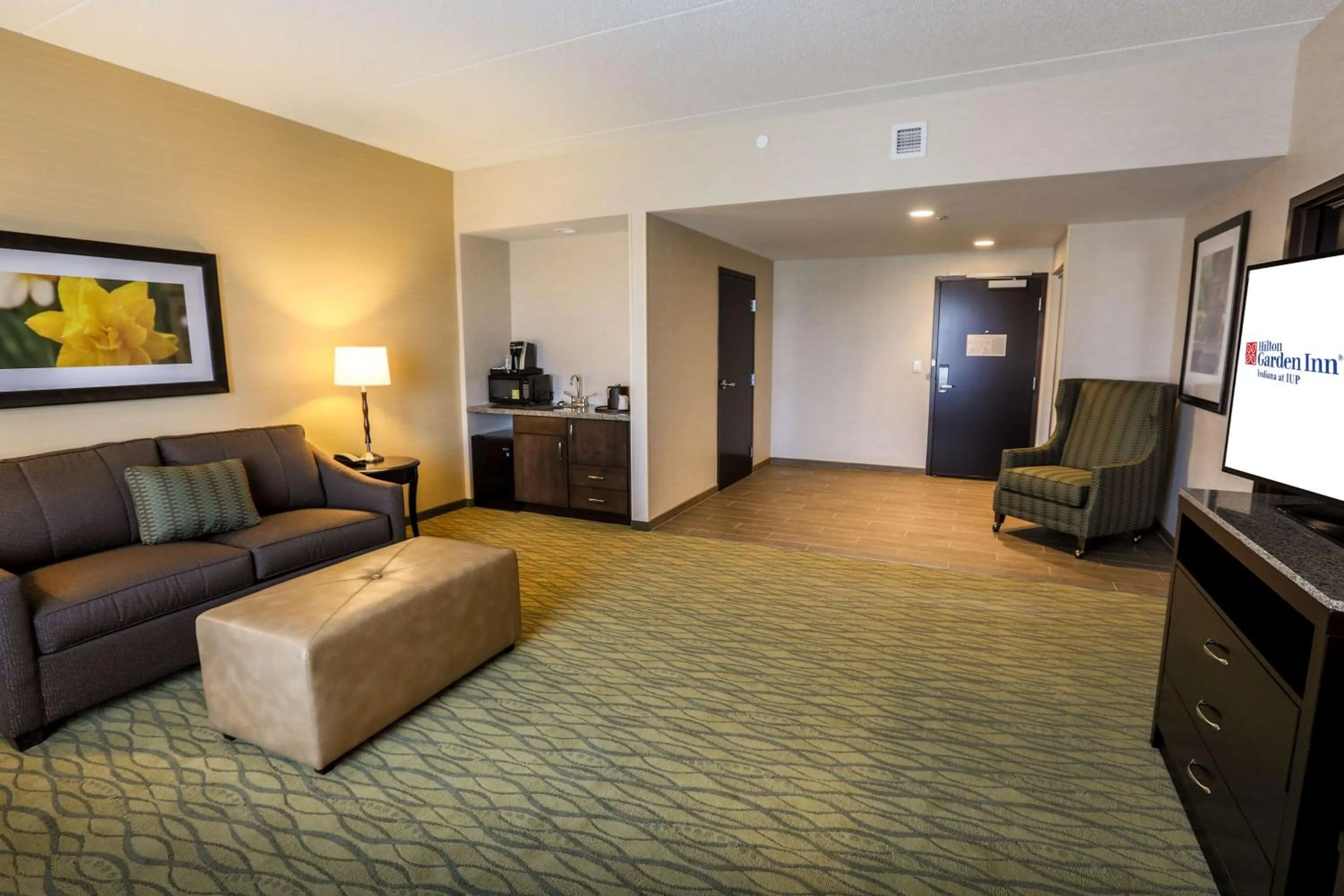 Living room in Hilton Garden Inn Indiana at IUP