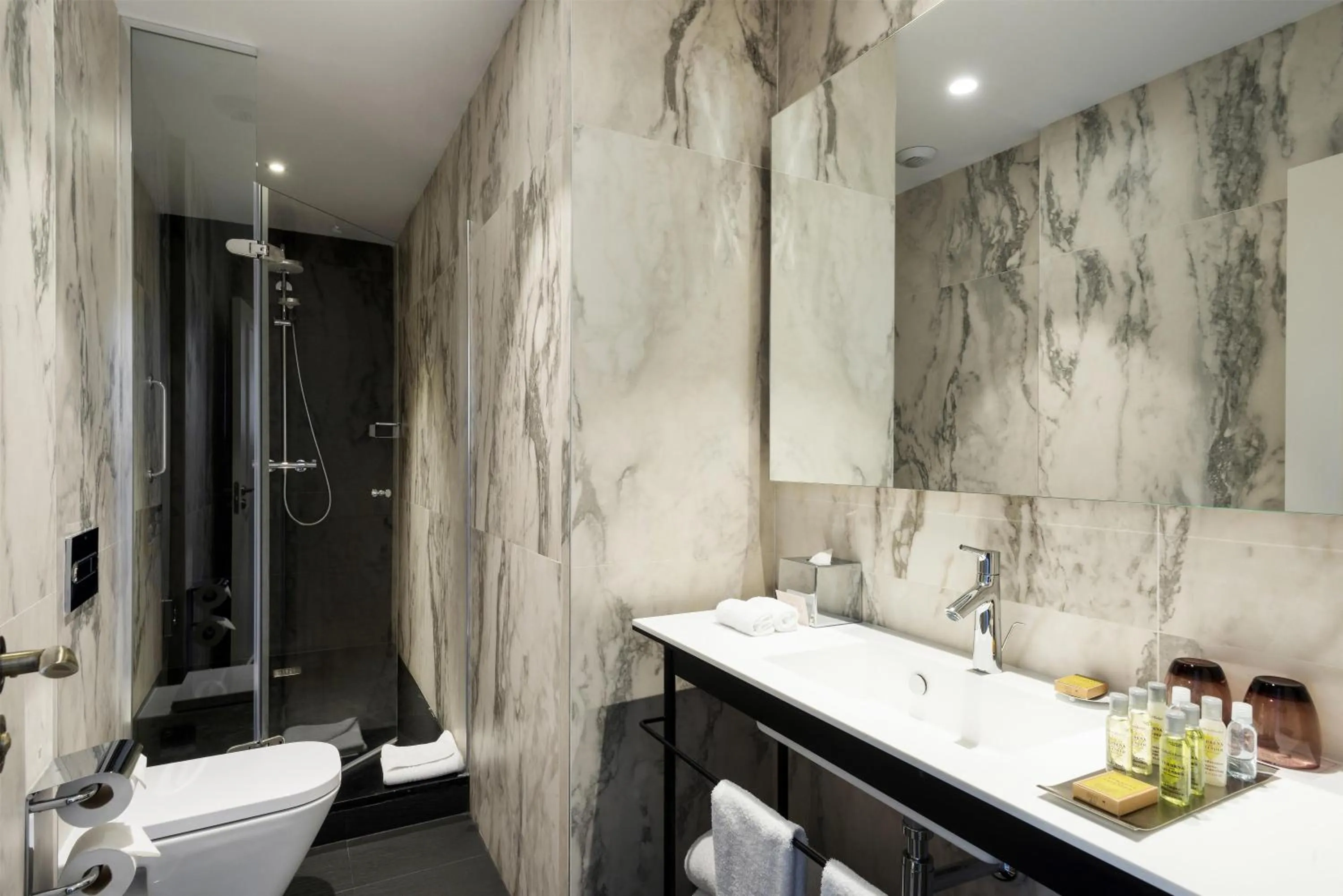 Bathroom in DoubleTree by Hilton Madrid-Prado