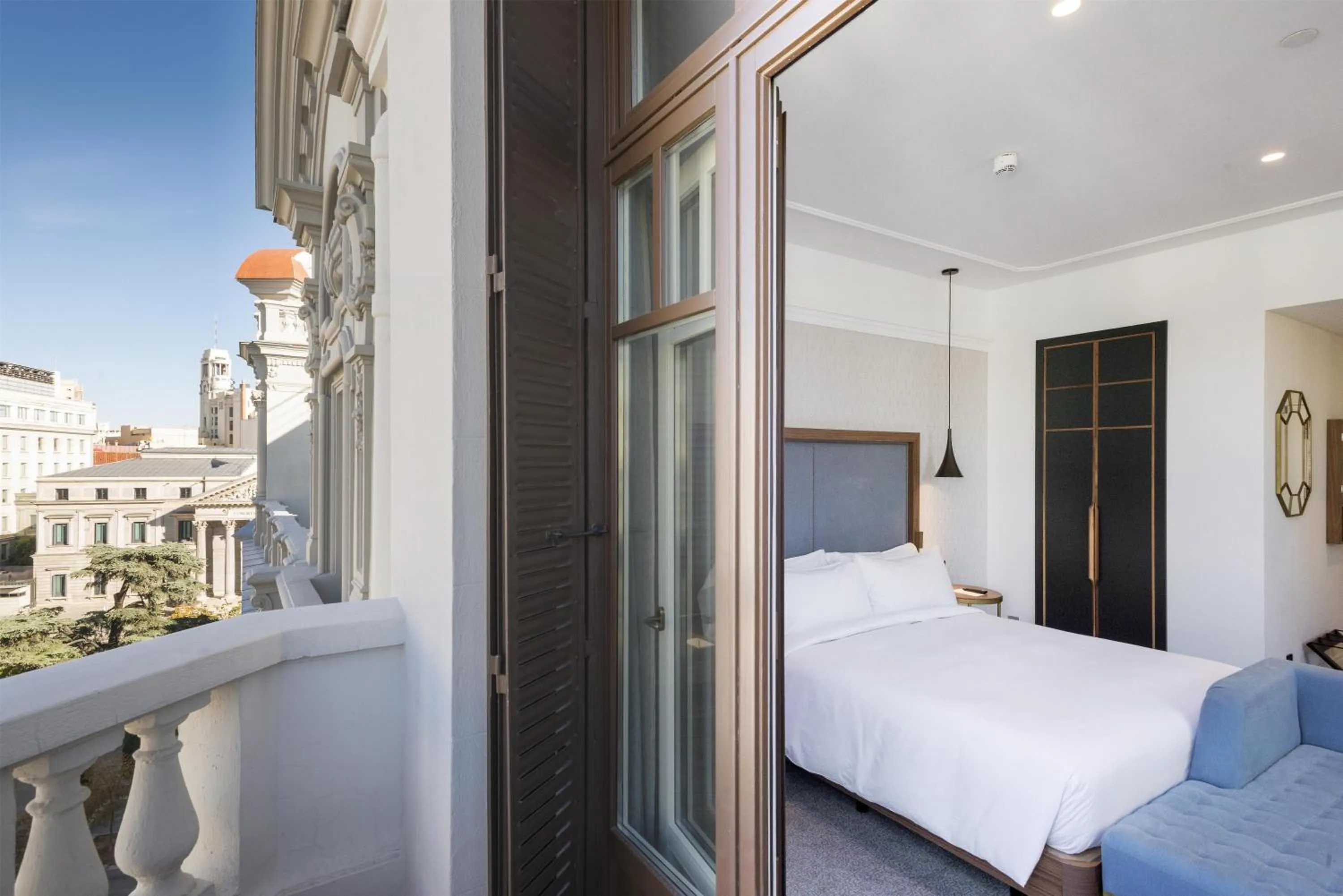 Bed in DoubleTree by Hilton Madrid-Prado