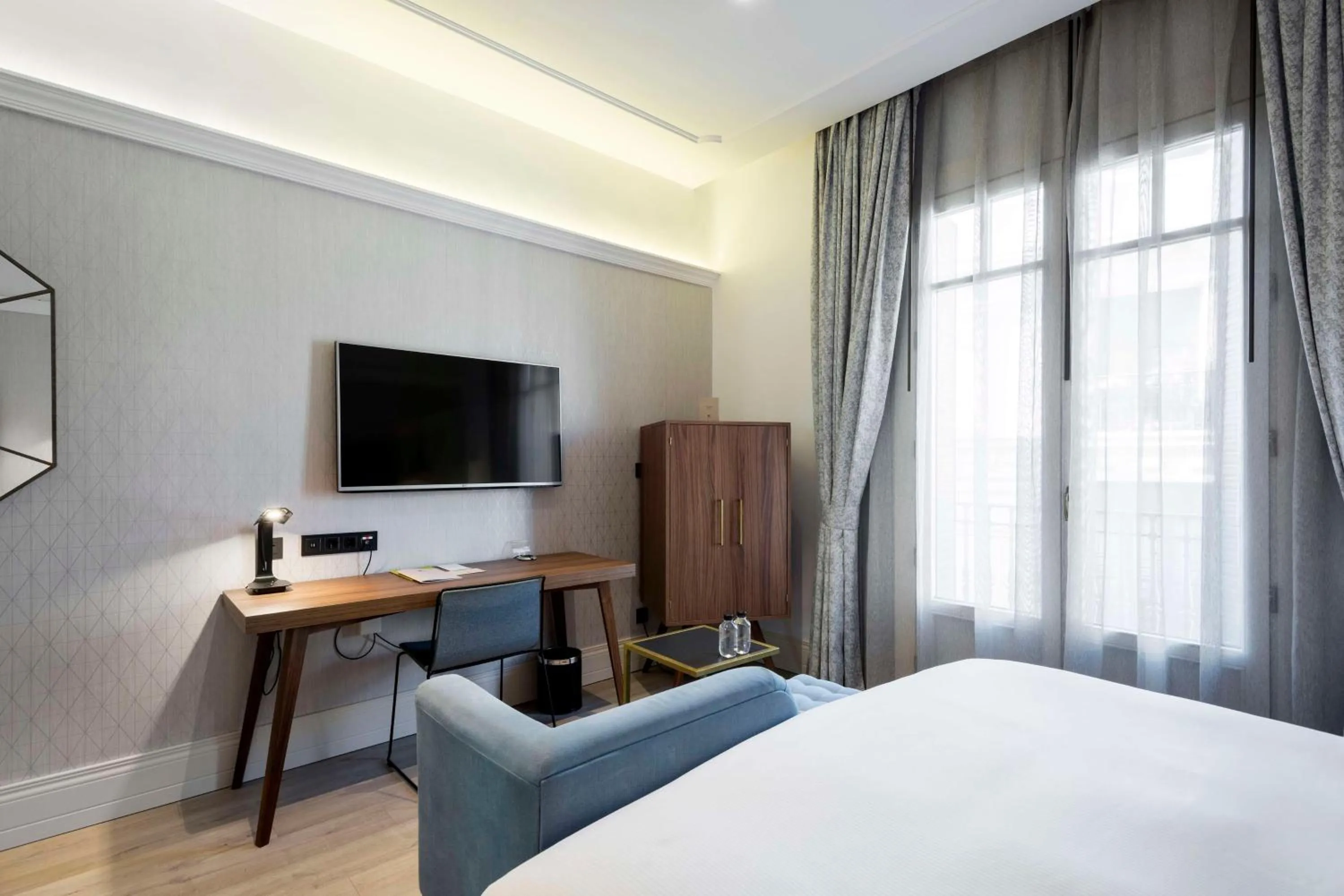 Bedroom, Bed in DoubleTree by Hilton Madrid-Prado