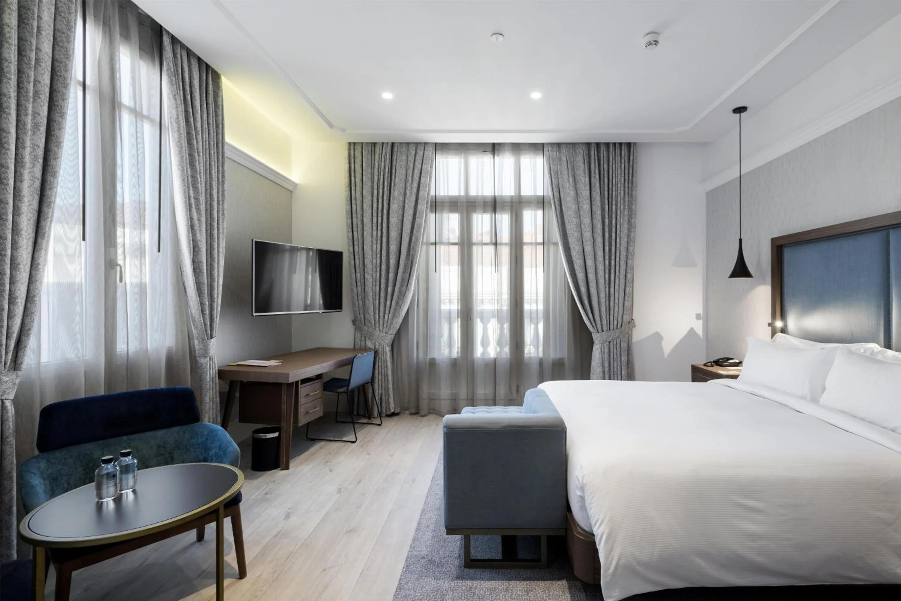 Bed in DoubleTree by Hilton Madrid-Prado