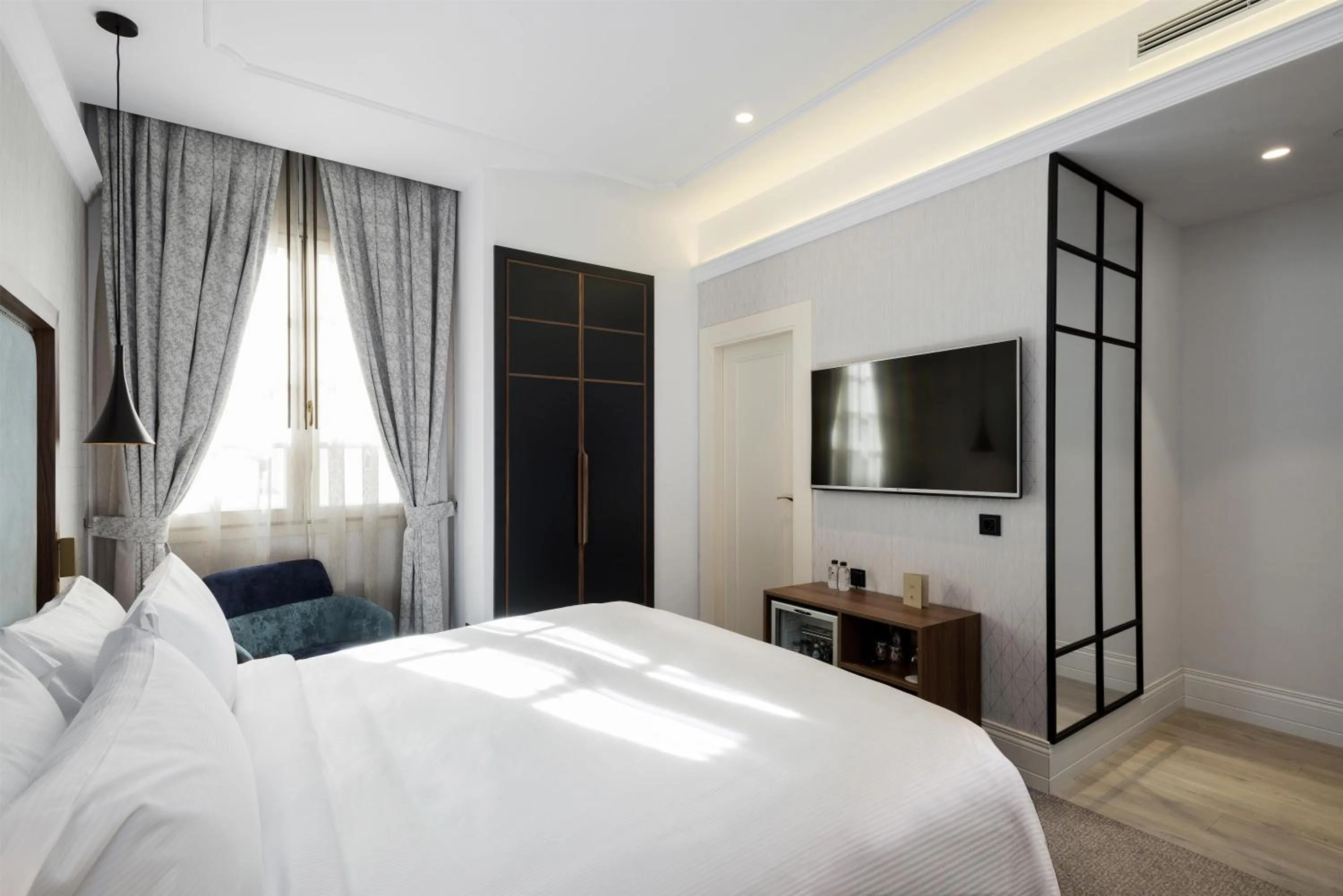 Bed in DoubleTree by Hilton Madrid-Prado