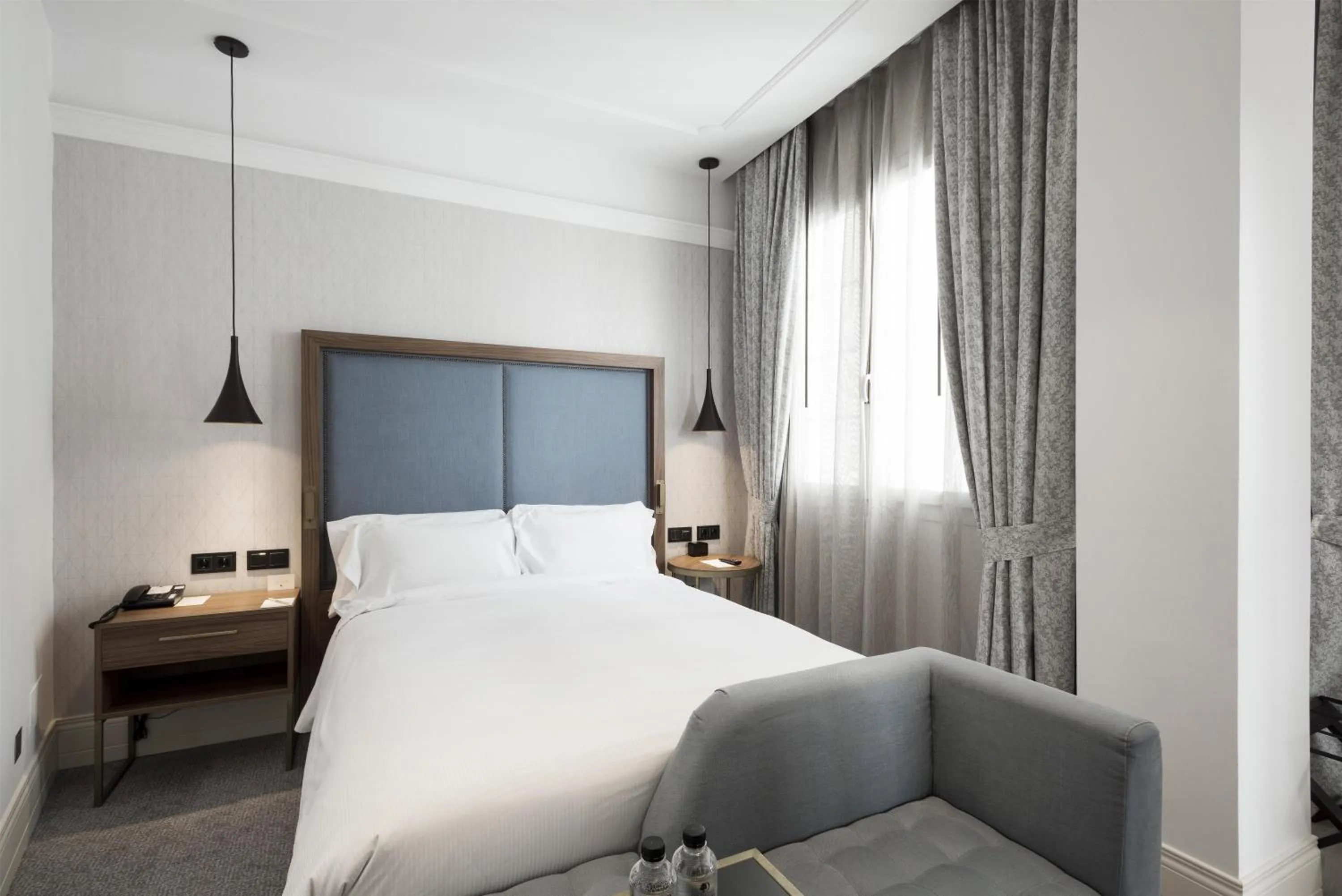 Bed in DoubleTree by Hilton Madrid-Prado