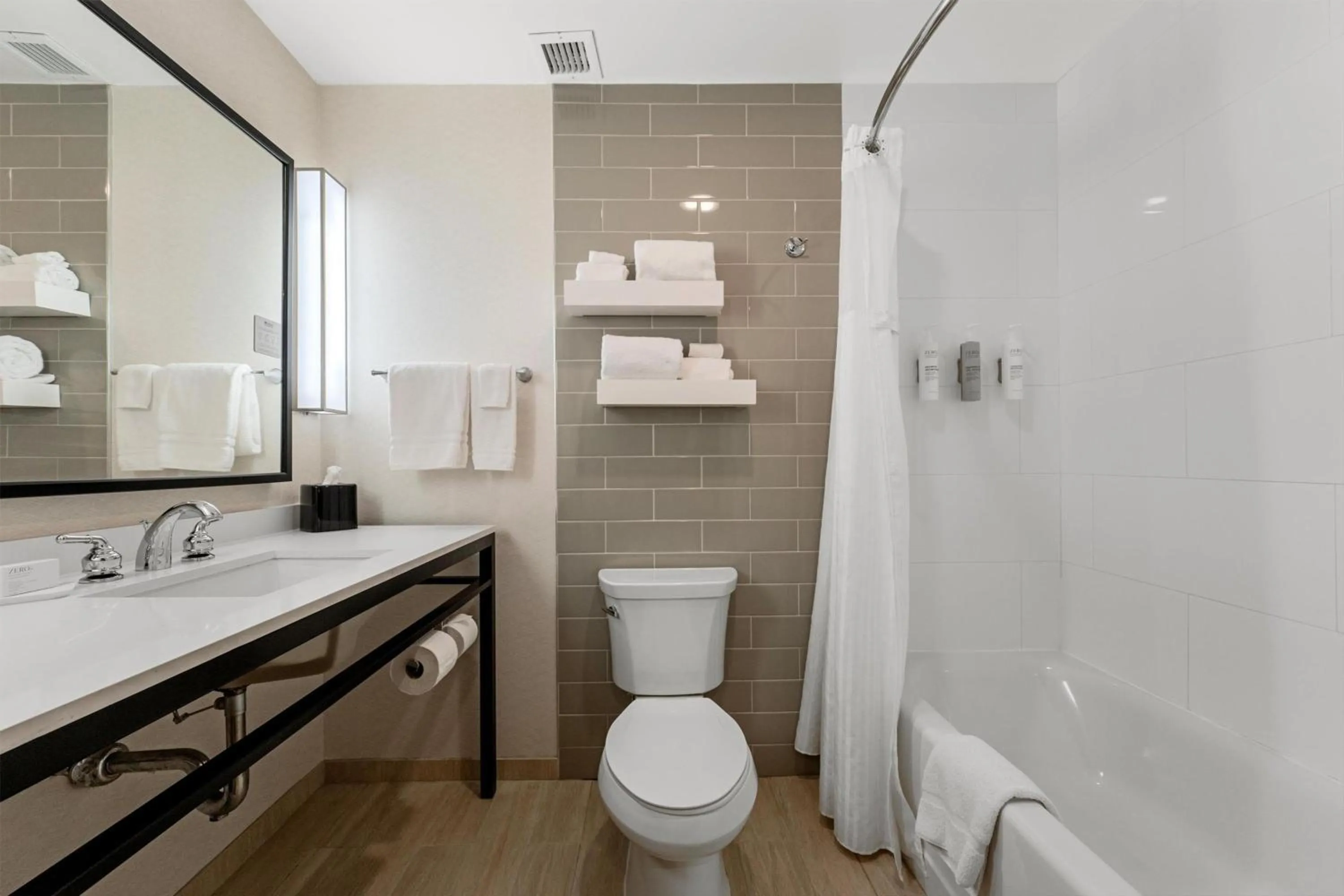 Bathroom in Hilton Garden Inn Martinsburg