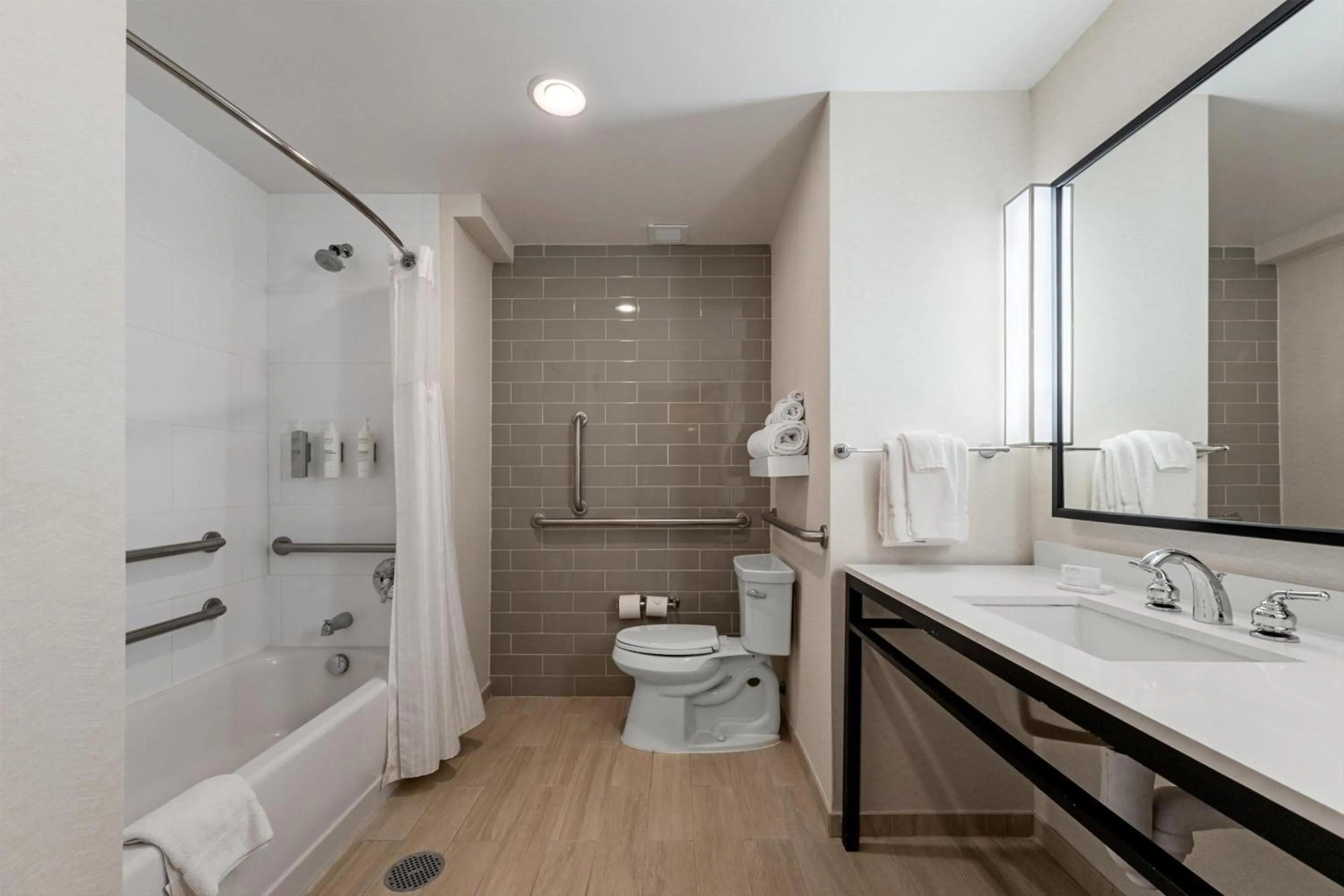 Bathroom in Hilton Garden Inn Martinsburg